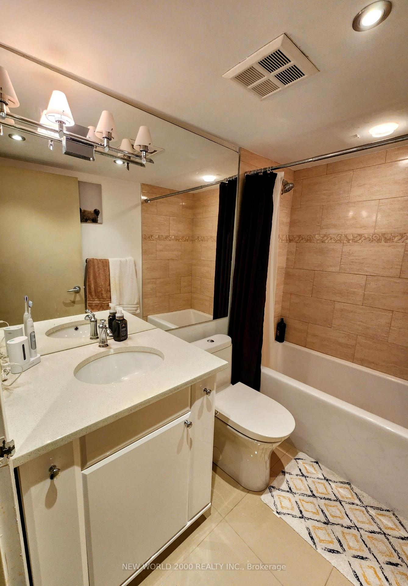 2 Bedrooms Condo at 633 Bay,  Toronto For sale