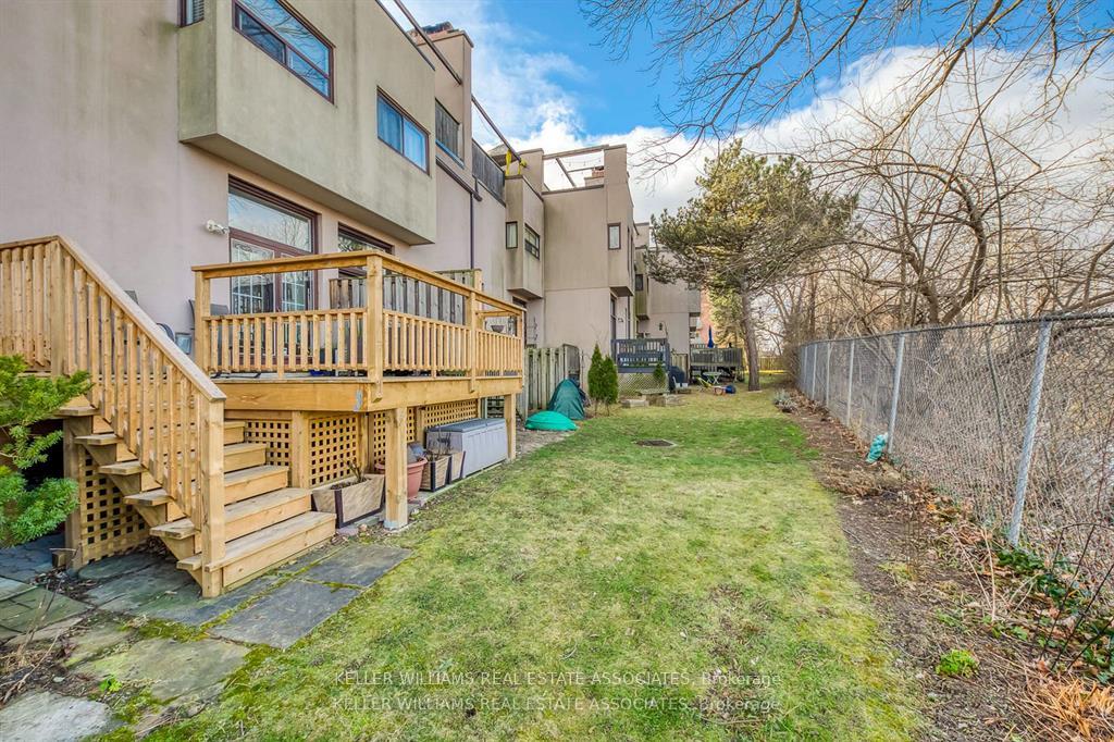 4 Bedrooms Condo at 24 Reid, Mississauga For sale