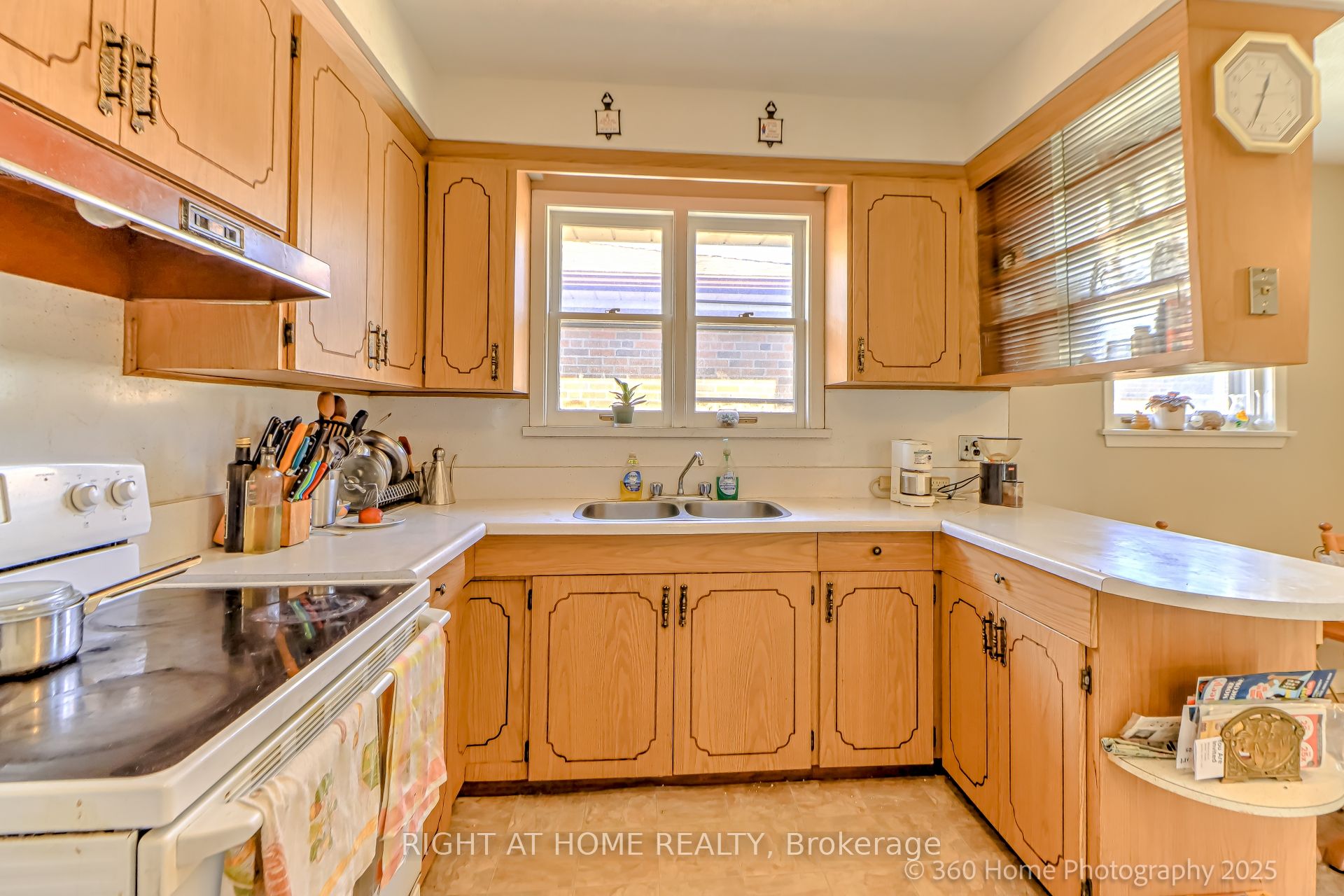 12 Summitcrest Drive