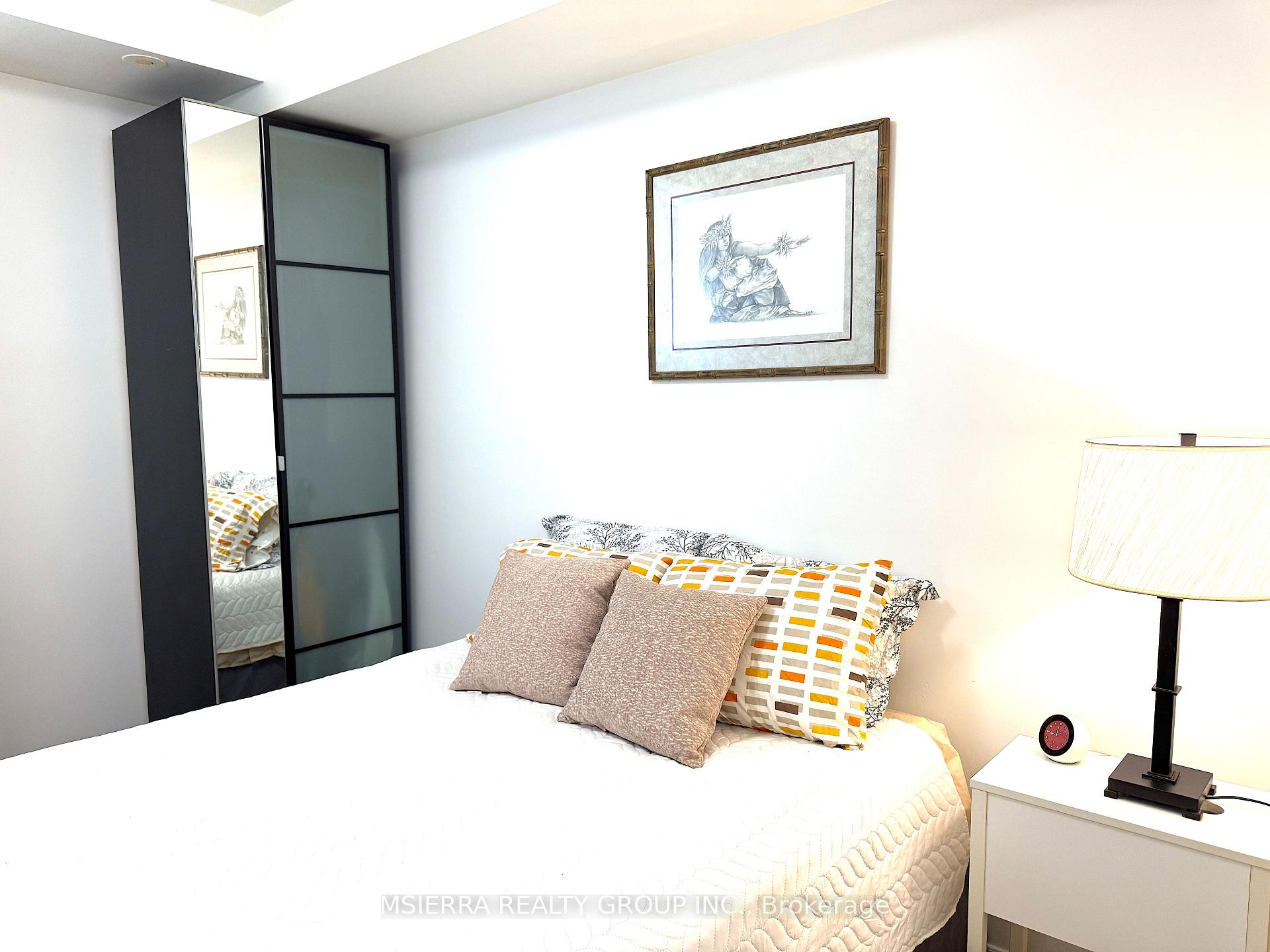 2 Bedrooms Condo at 65 Cranborne, Toronto For sale