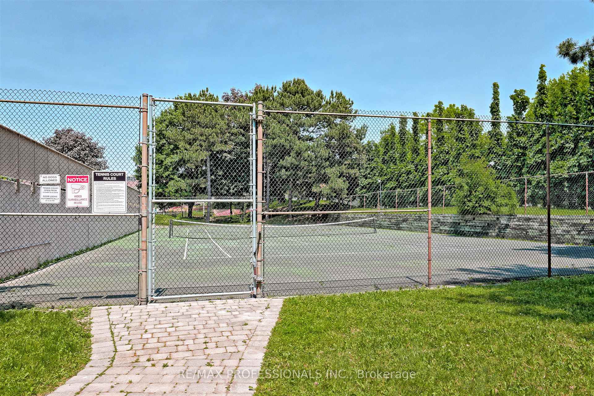 3 Bedrooms Condo at 475 The West Mall, Toronto For sale
