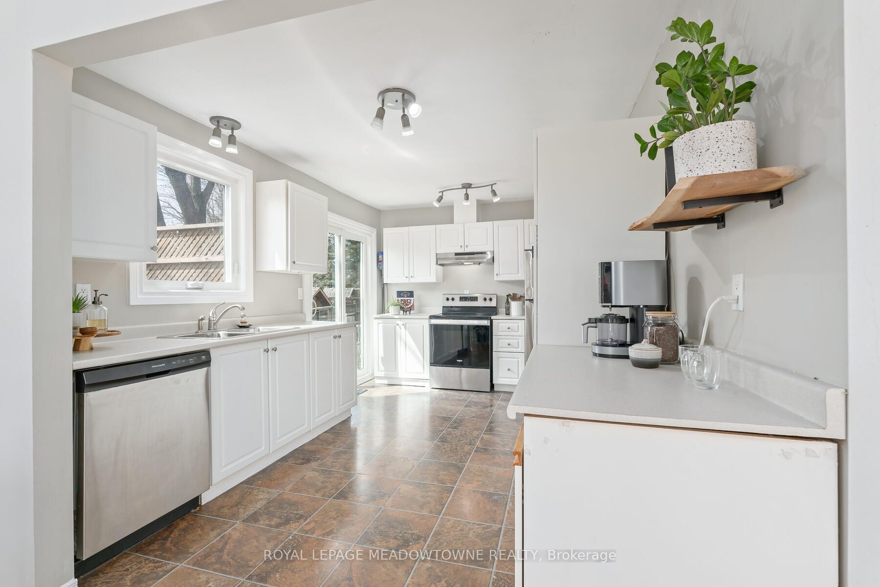 338 Whitehead Crescent