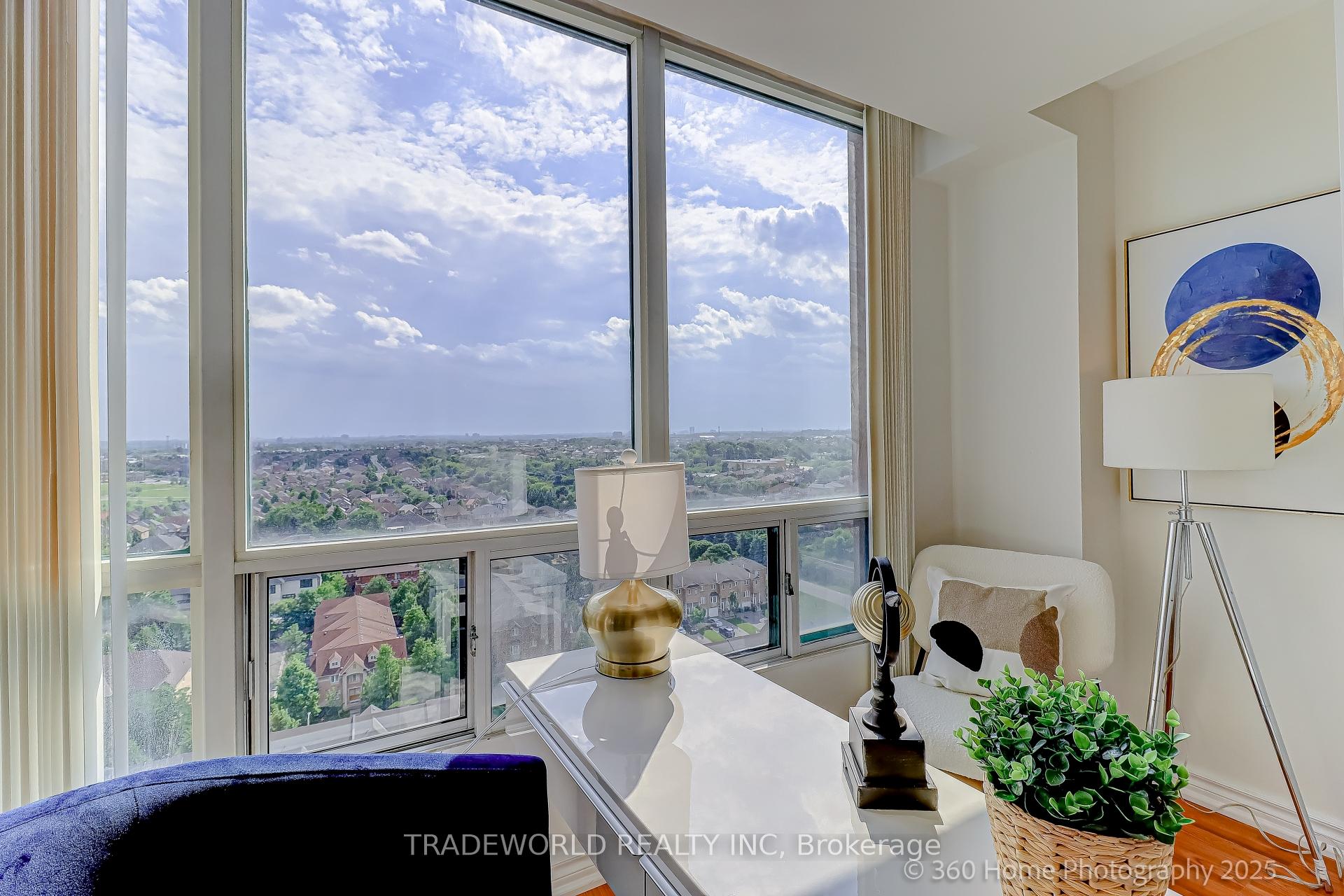 3 Bedrooms Condo at 155 Hillcrest, Mississauga For sale
