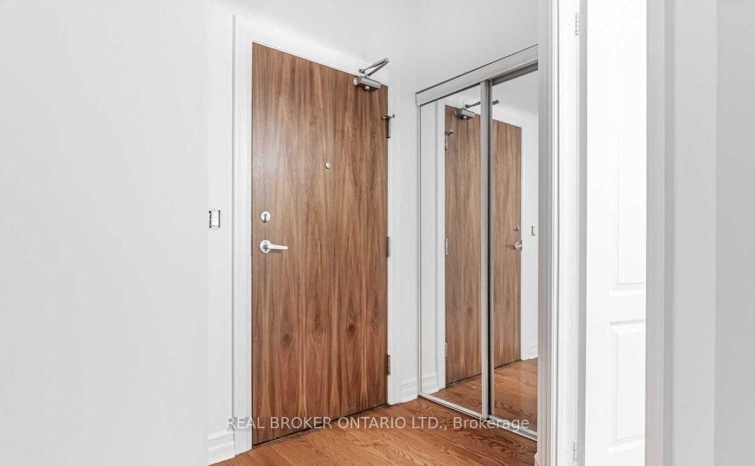 3 Bedrooms Condo at 33 Elm, Mississauga For sale