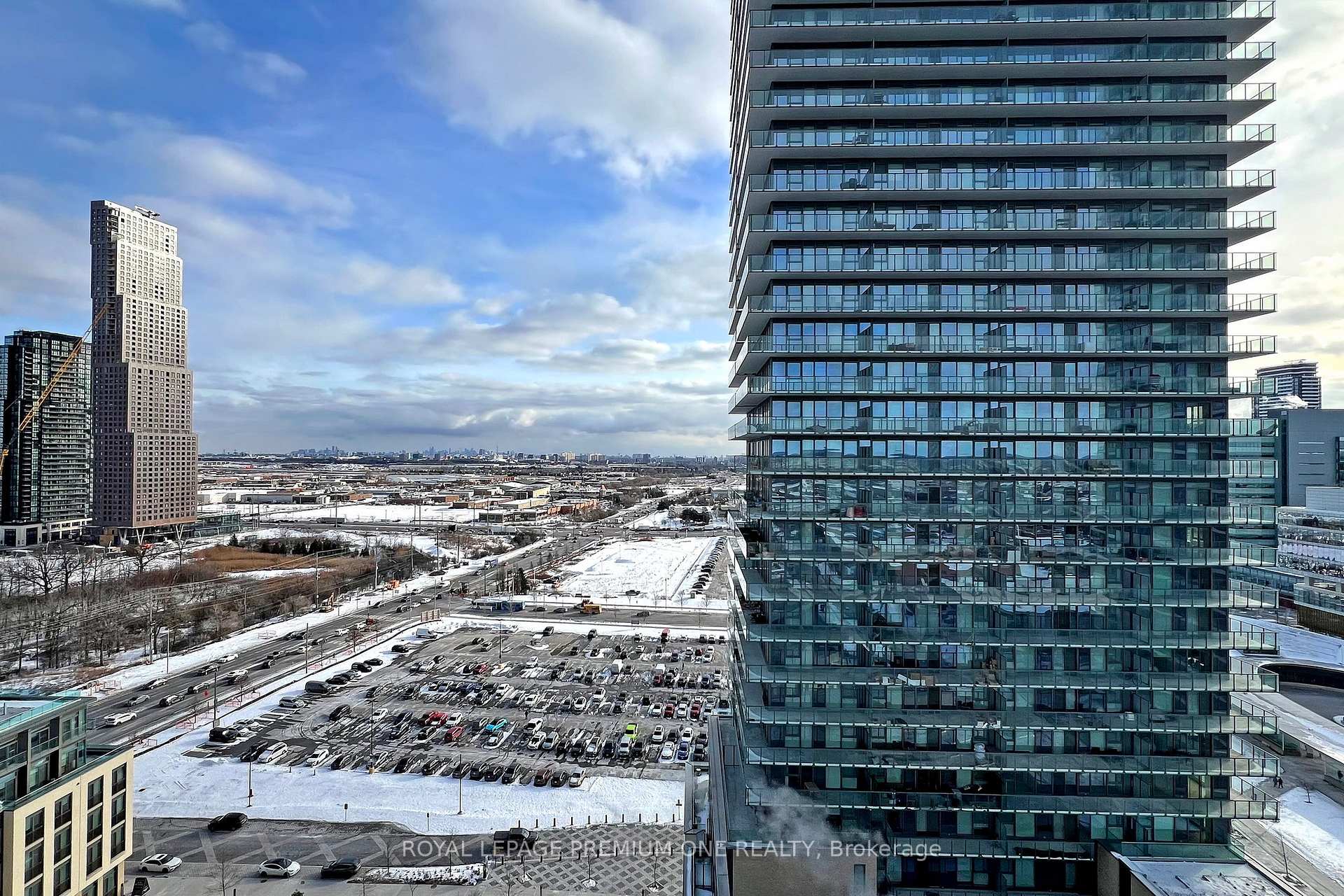 2 Bedrooms Condo at 1000 Portage,  Vaughan For sale