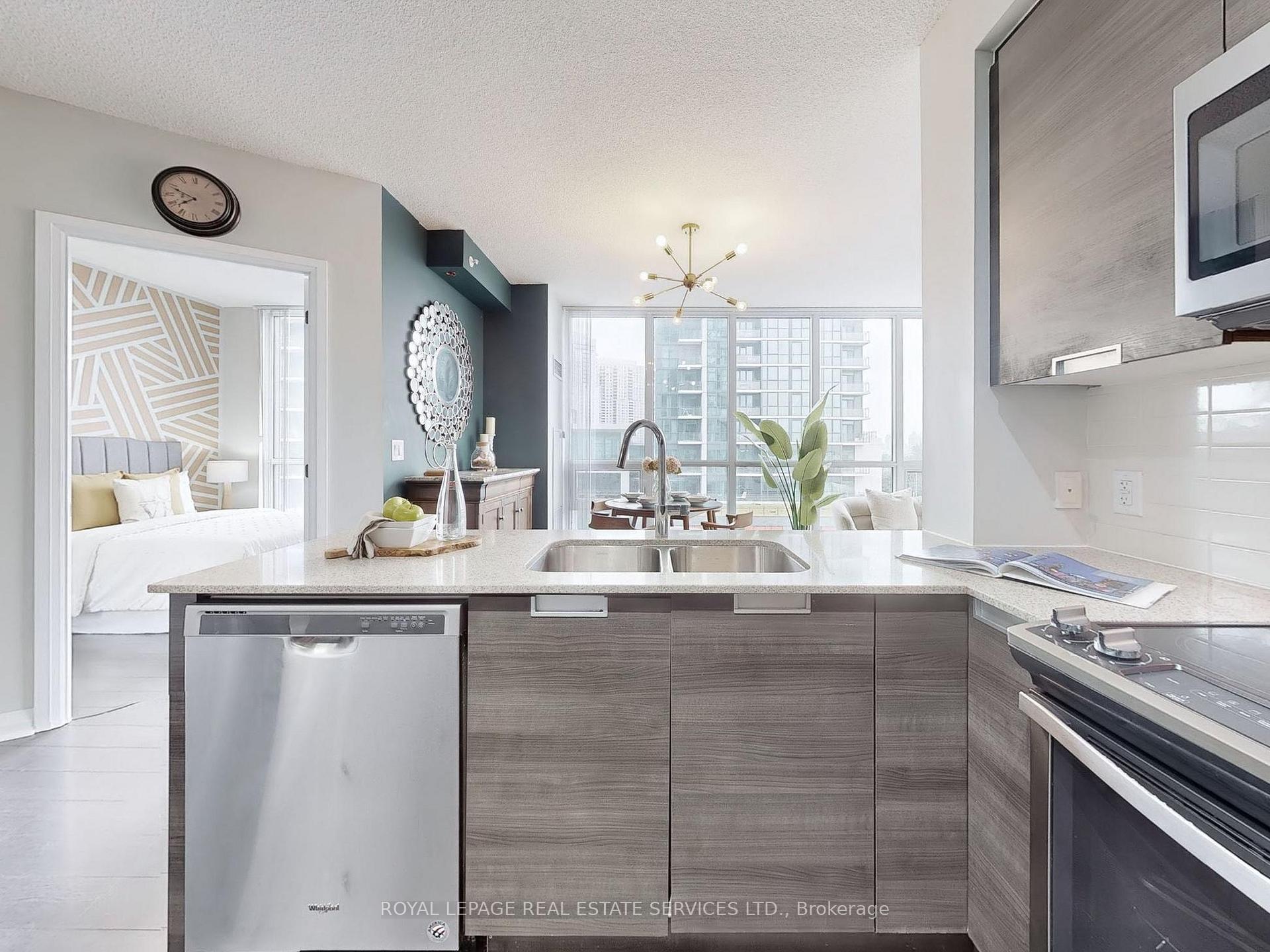 3 Bedrooms Condo at 5025 Four Springs, Mississauga For sale