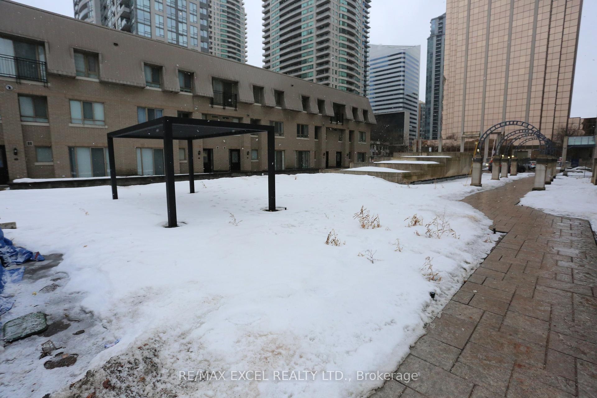 2 Bedrooms Condo at 38 Hollywood, Toronto For sale