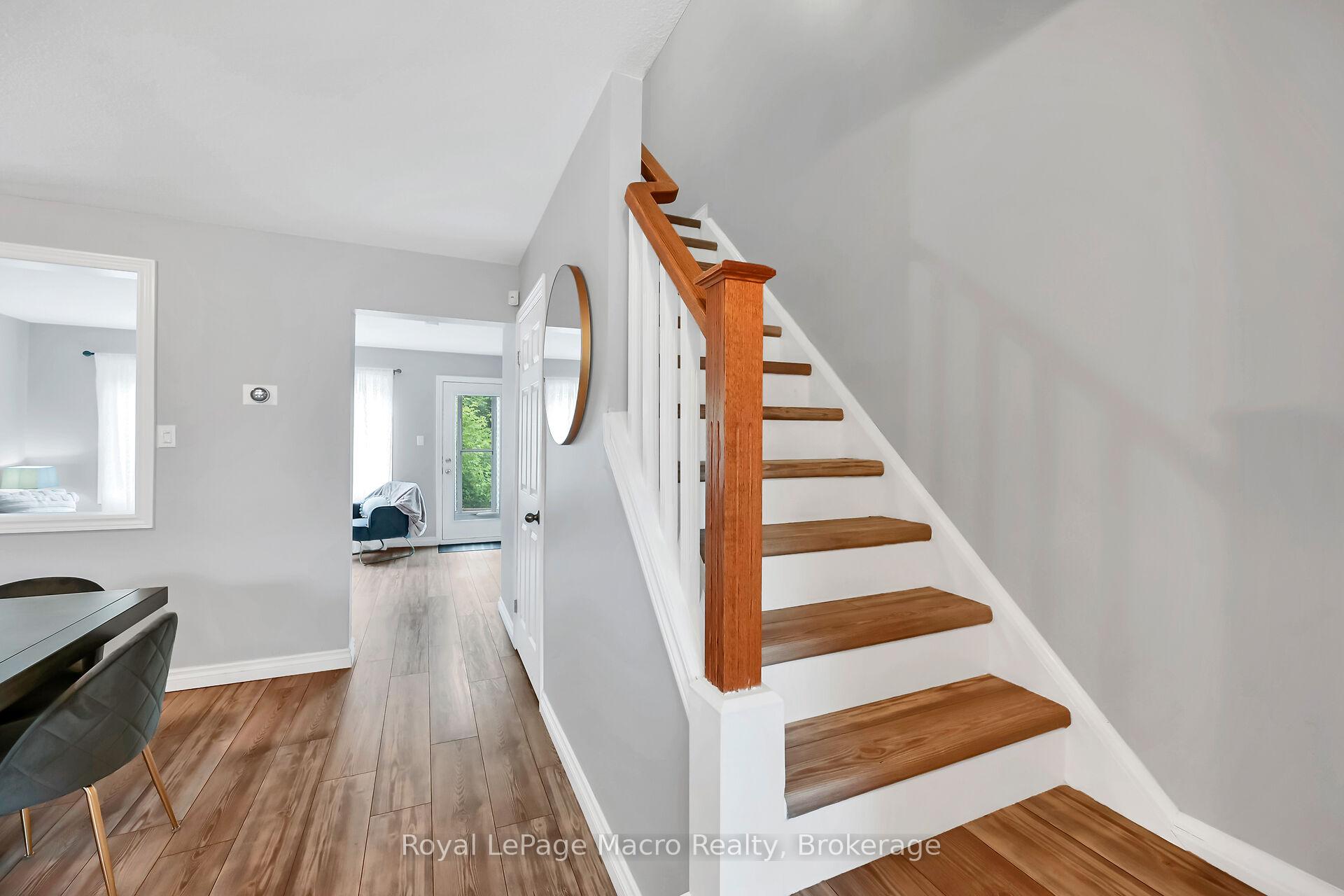 3 Bedrooms Condo at 10 Angus, Hamilton For sale
