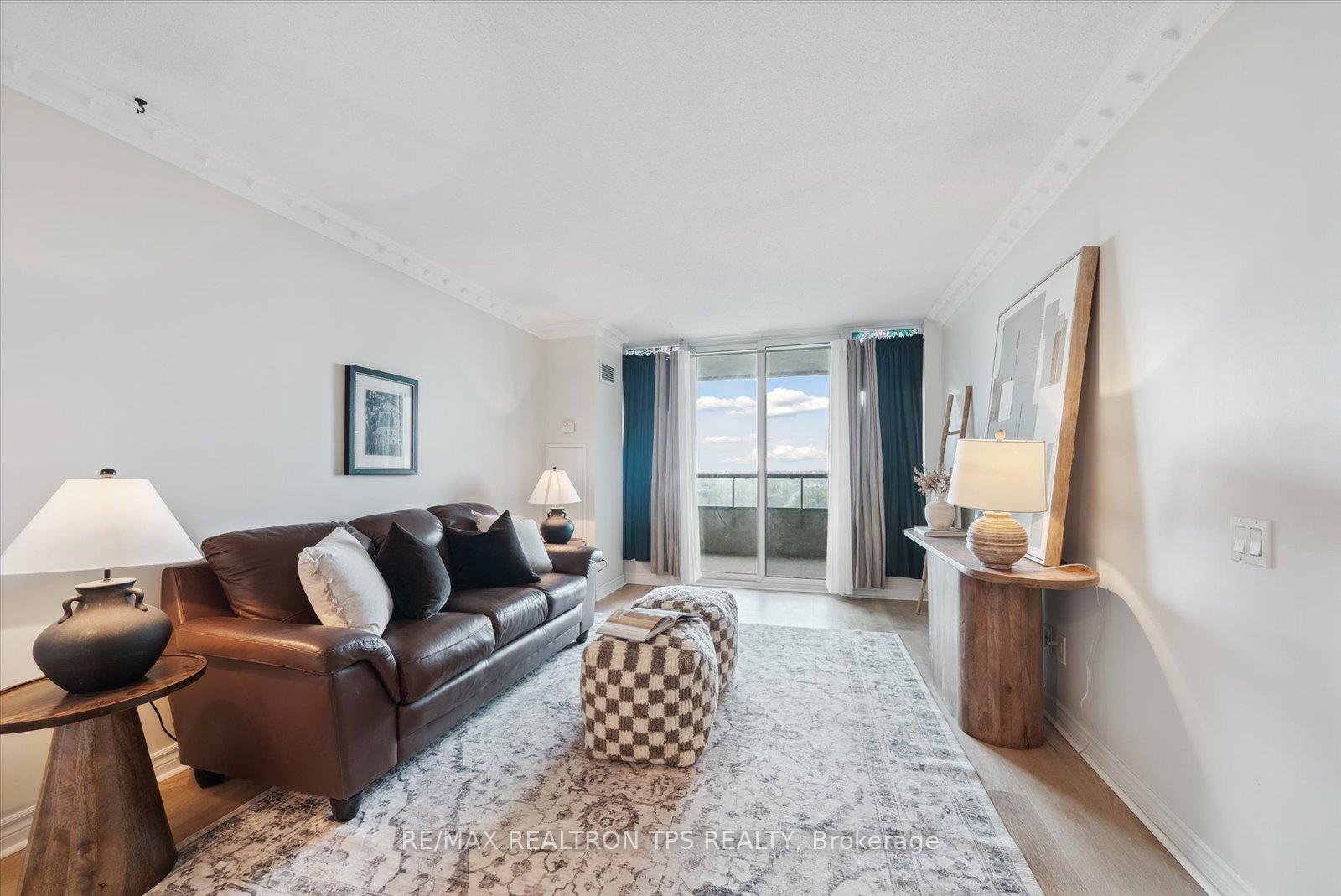 3 Bedrooms Condo at 61 Town Centre, Toronto For sale