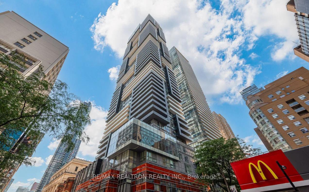2 Bedrooms Condo at 7 Grenville, Toronto For sale
