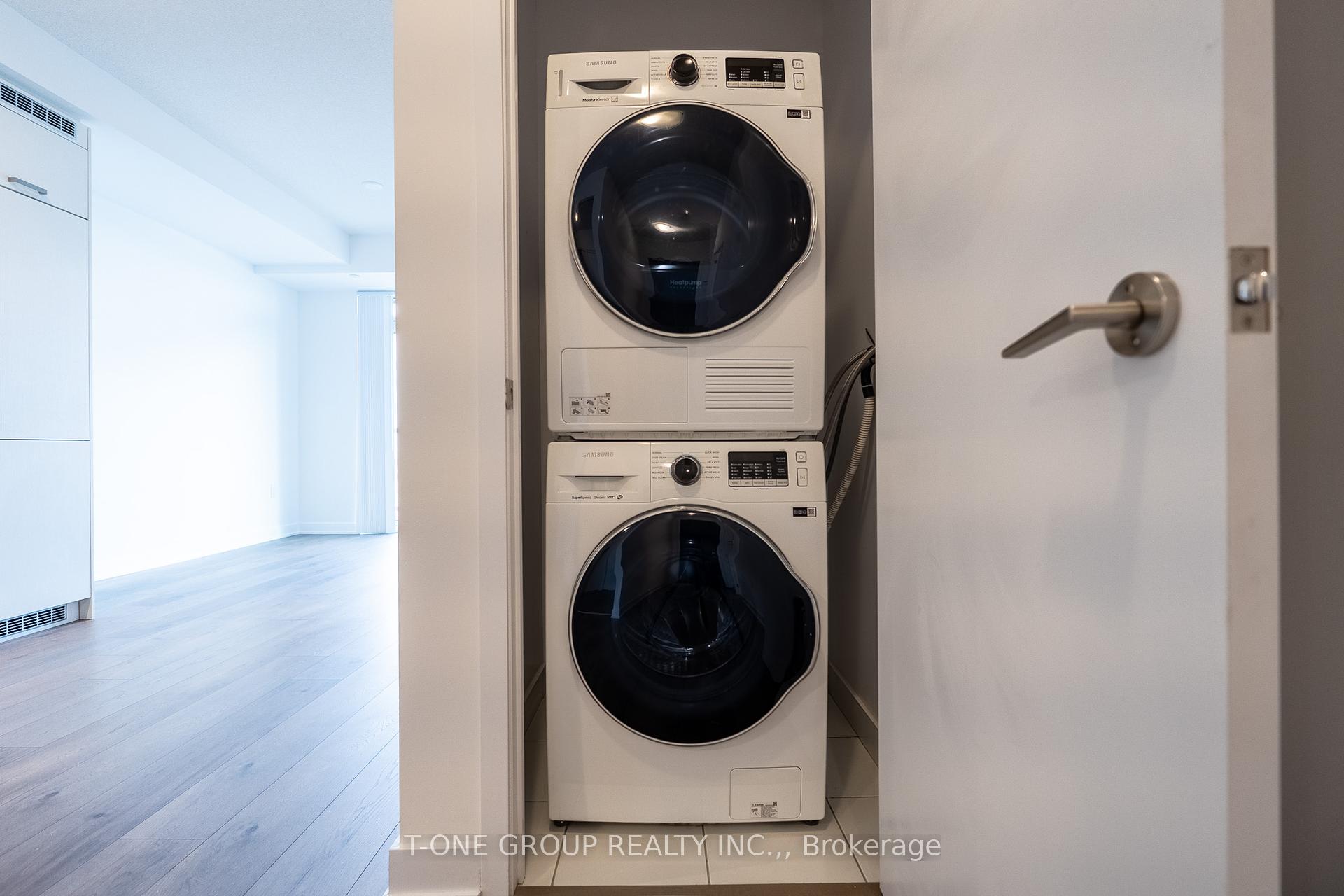 2 Bedrooms Condo at 10 Honeycrisp, Vaughan For sale