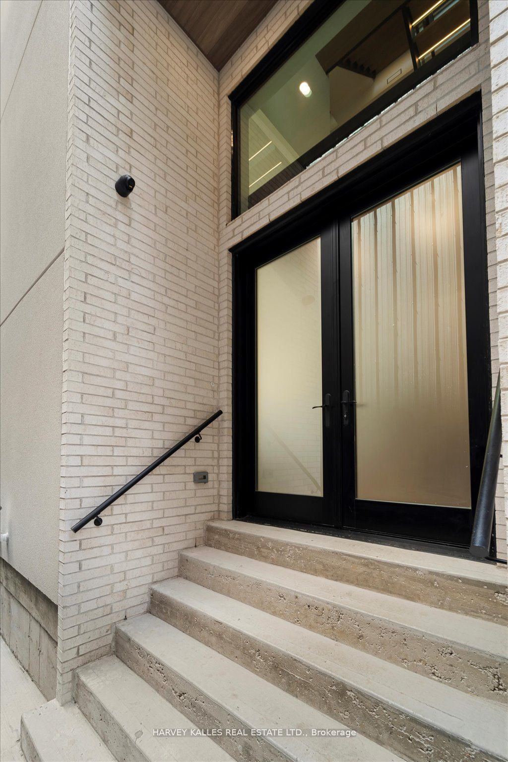 697 Richmond Street W