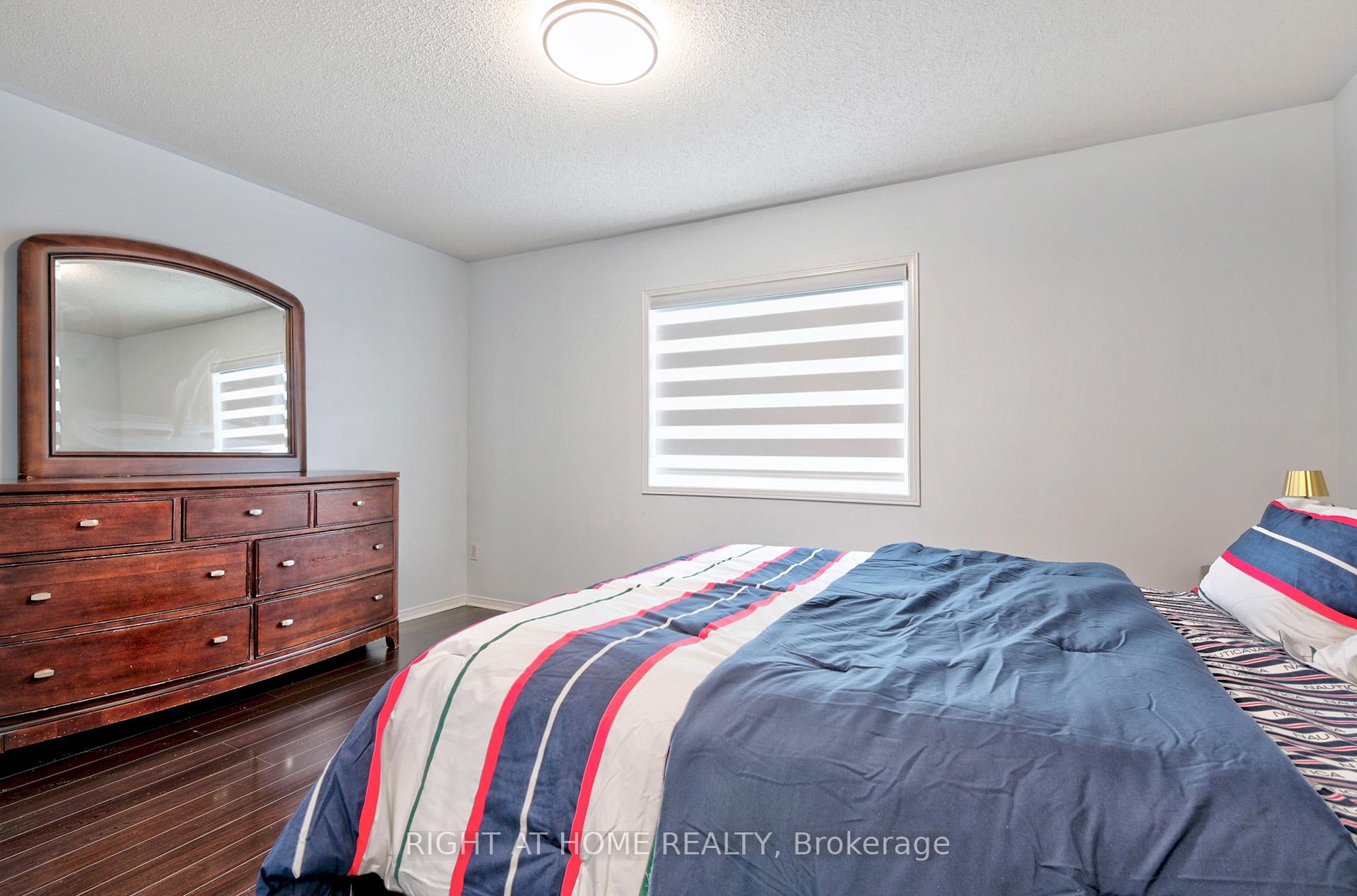 3 Bedrooms Condo at 4600 Kimbermount, Mississauga For sale