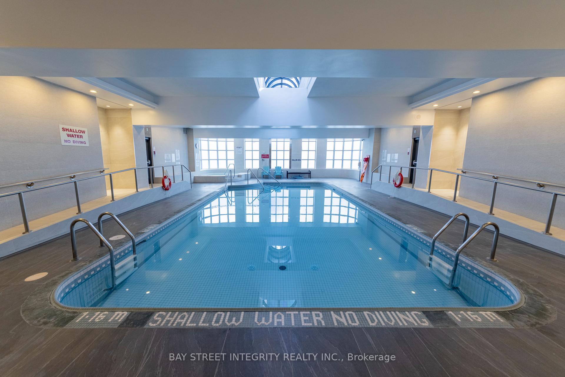2 Bedrooms Condo at 28 Hollywood, Toronto For sale