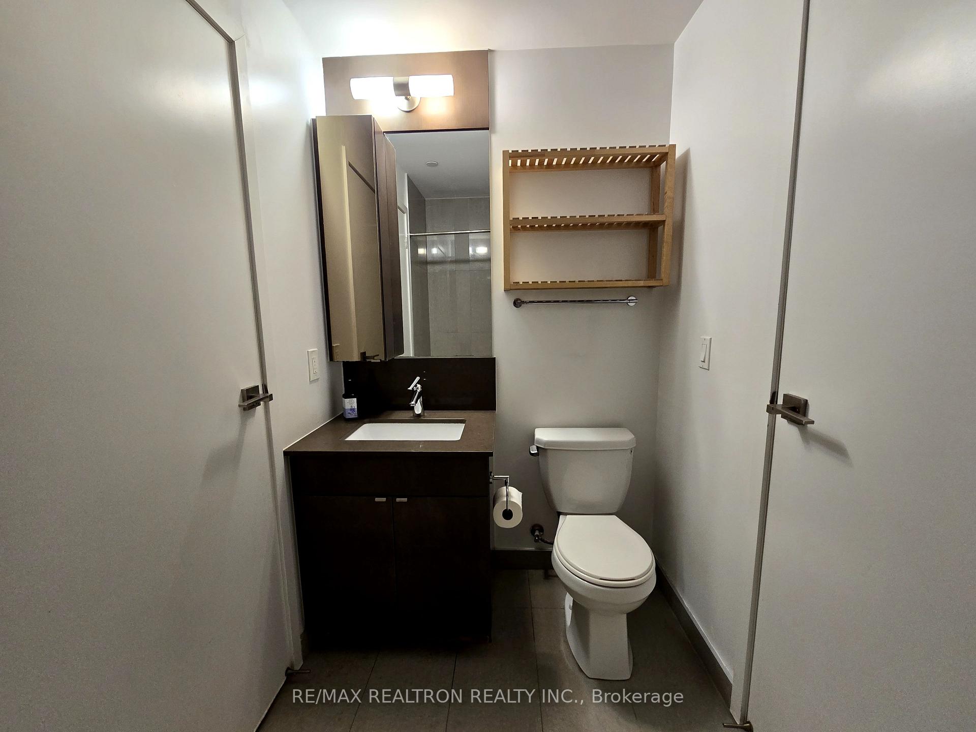 2 Bedrooms Condo at 89 Dunfield,  Toronto For sale