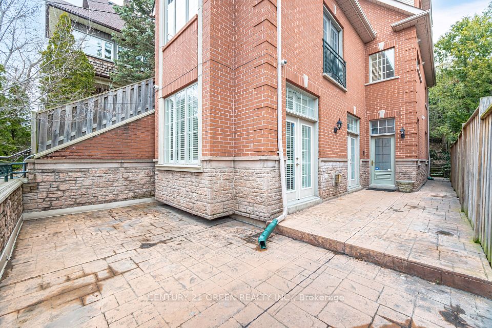 135 Glenmount Park Road, Toronto, ON M4E 2N3