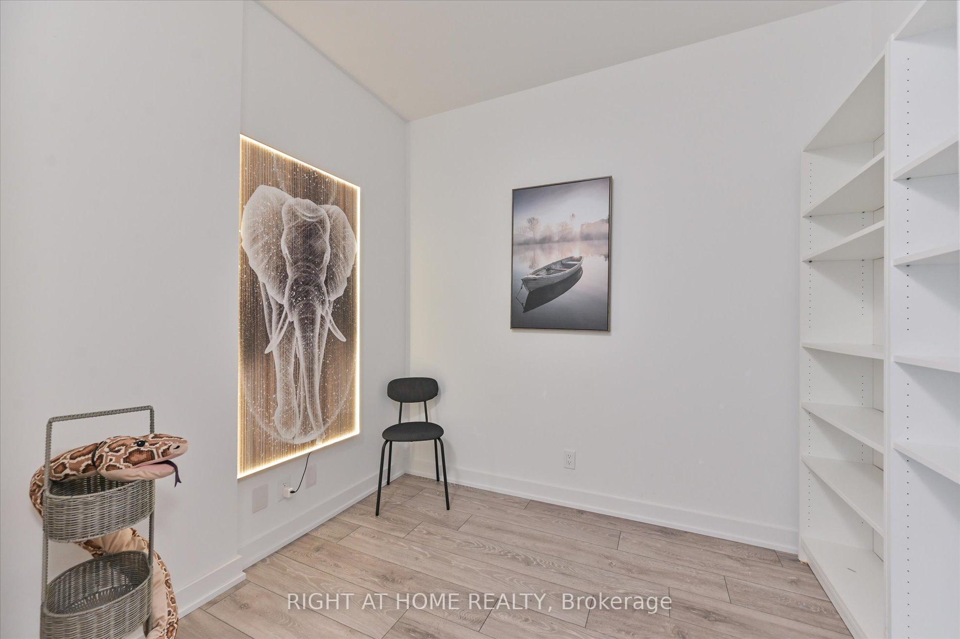 3 Bedrooms Condo at 108 Peter, Toronto For sale