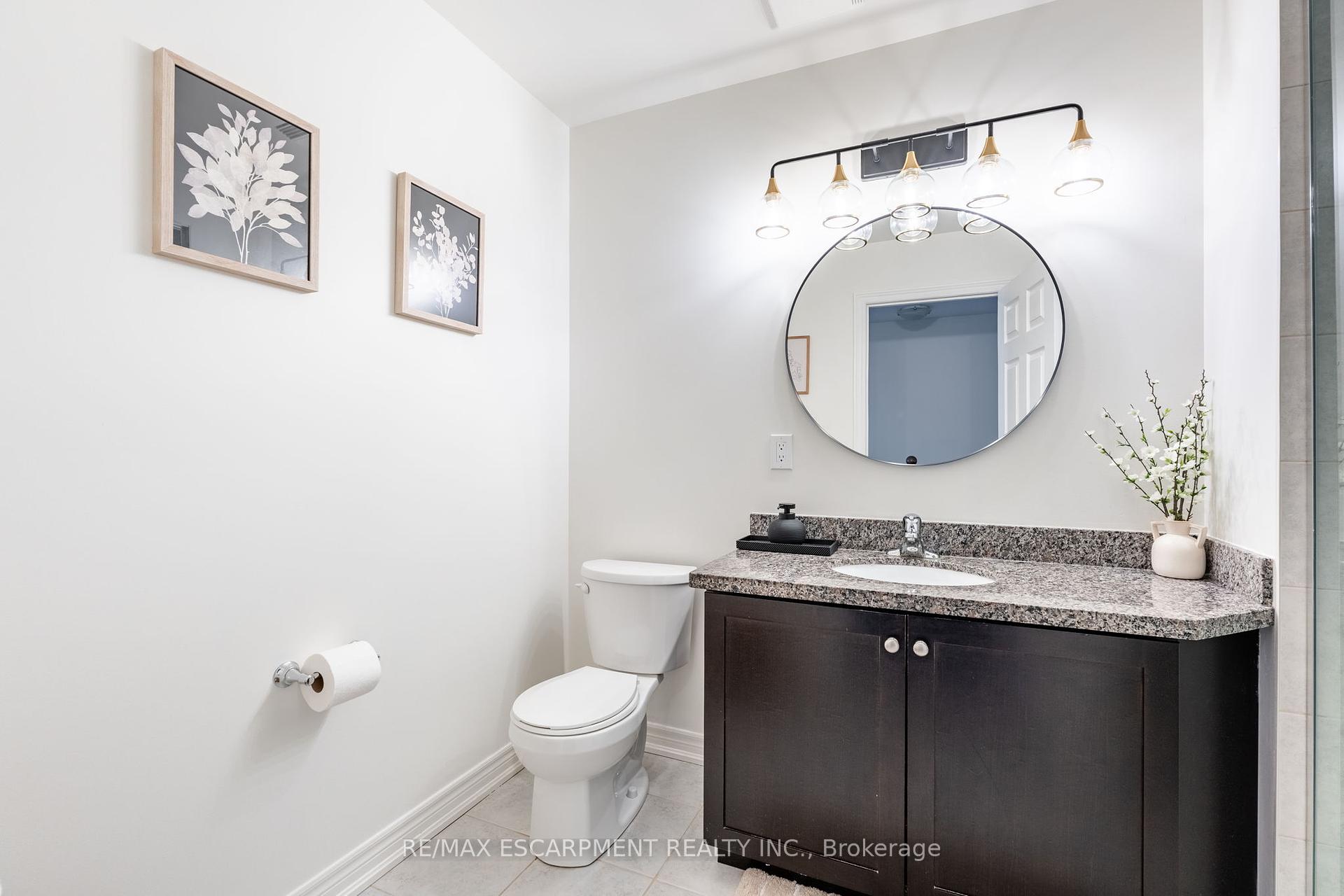 2 Bedrooms Condo at 181 Plains, Burlington For sale