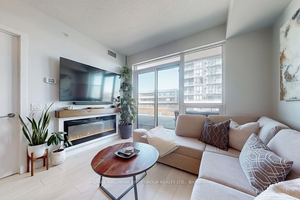2212 Lakeshore