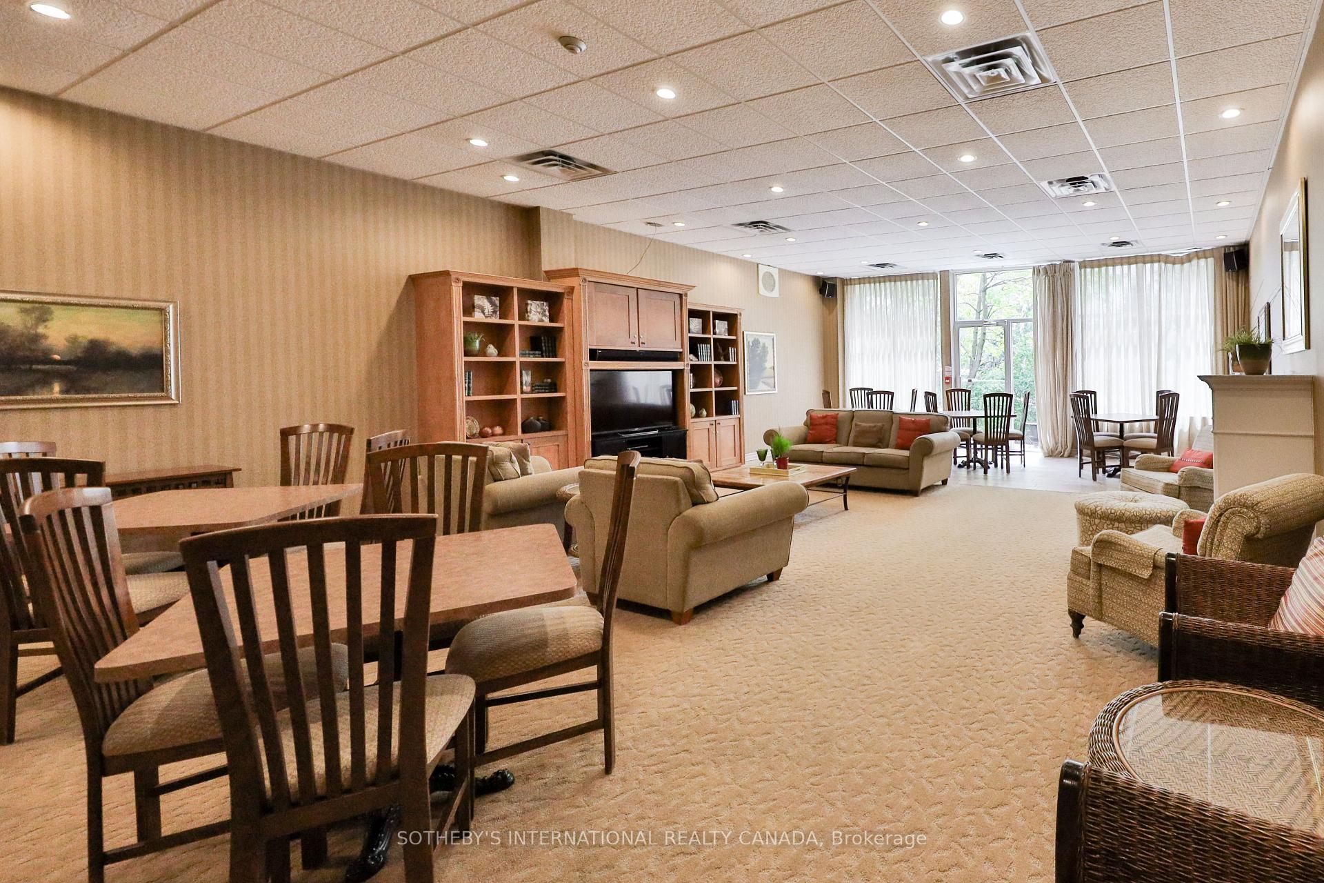 2 Bedrooms Condo at 5194 Lakeshore, Burlington For sale