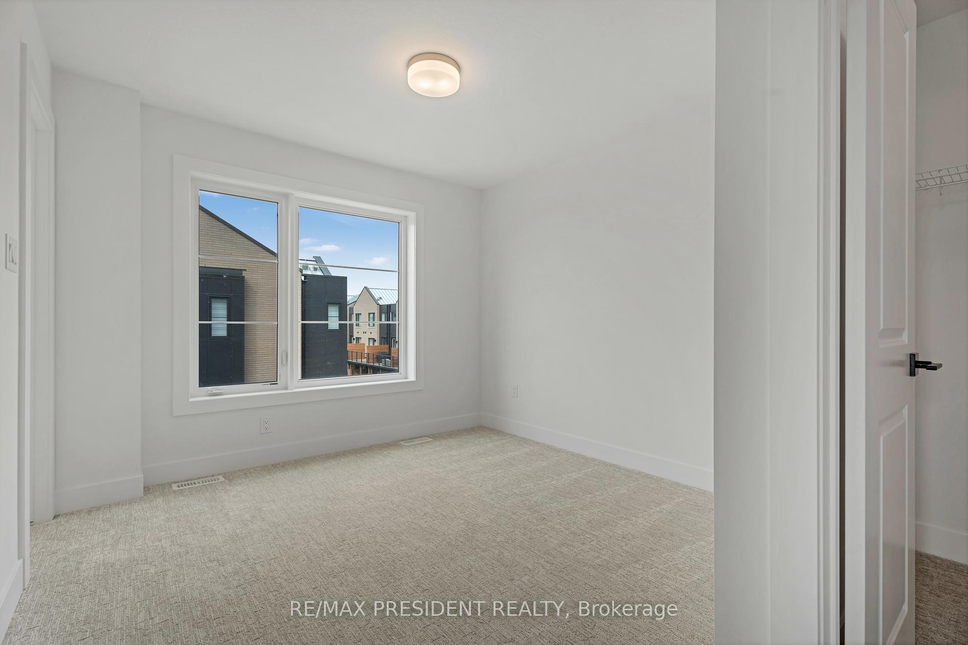 3 Bedrooms Condo at 2273 Turnberry, Burlington For sale