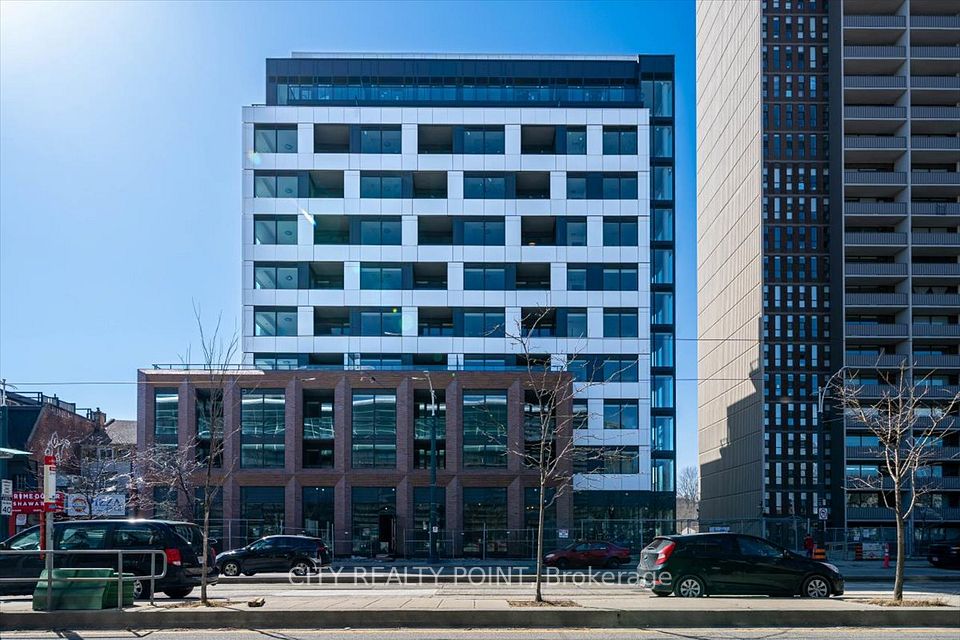 664 Spadina