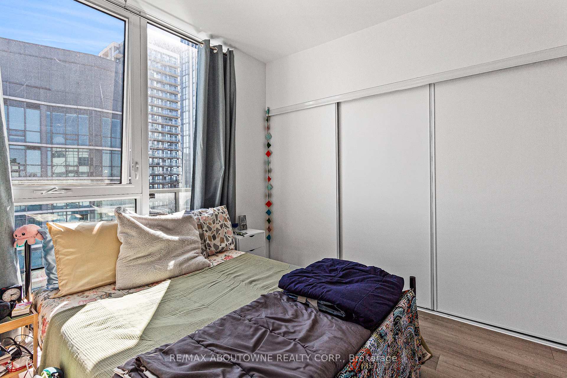 3 Bedrooms Condo at 1195 The Queensway, Toronto For sale