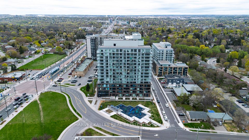 #305 - 185 Deerfield Road, Newmarket, ON L3Y 0G7