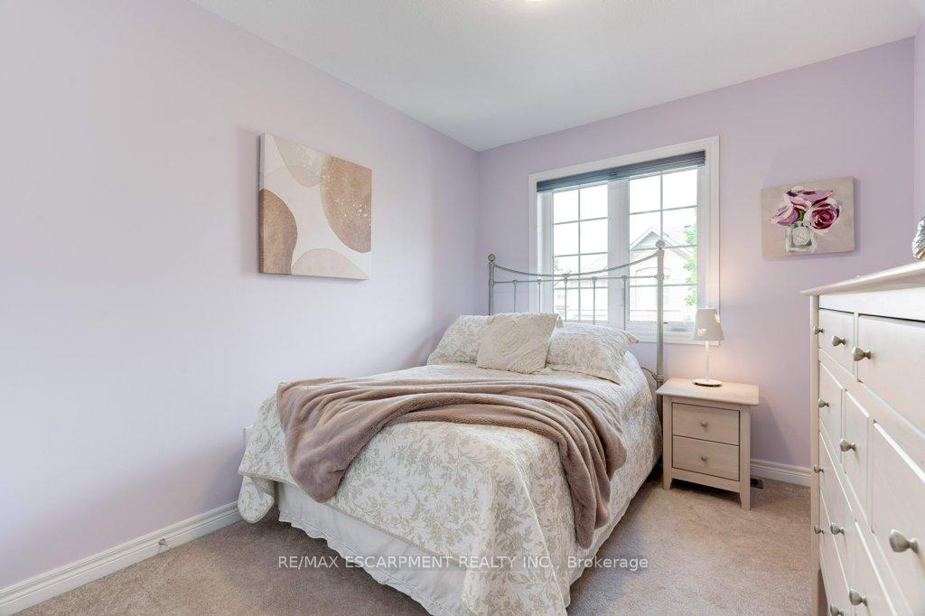 2 Bedrooms Condo at 257 Parkside, Hamilton For sale