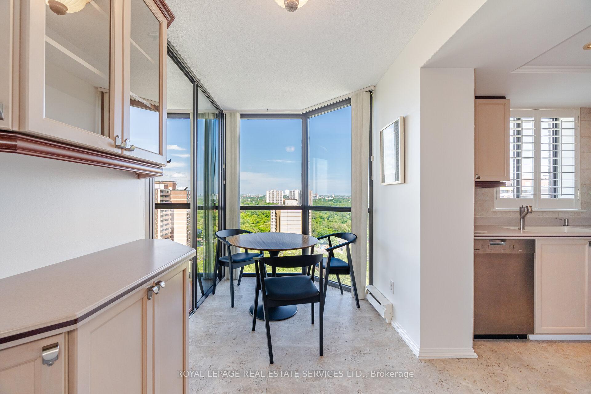 2 Bedrooms Condo at 40 Richview, Toronto For sale