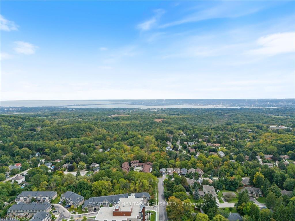 3 Bedrooms Condo at 5 Hamilton, Hamilton For sale