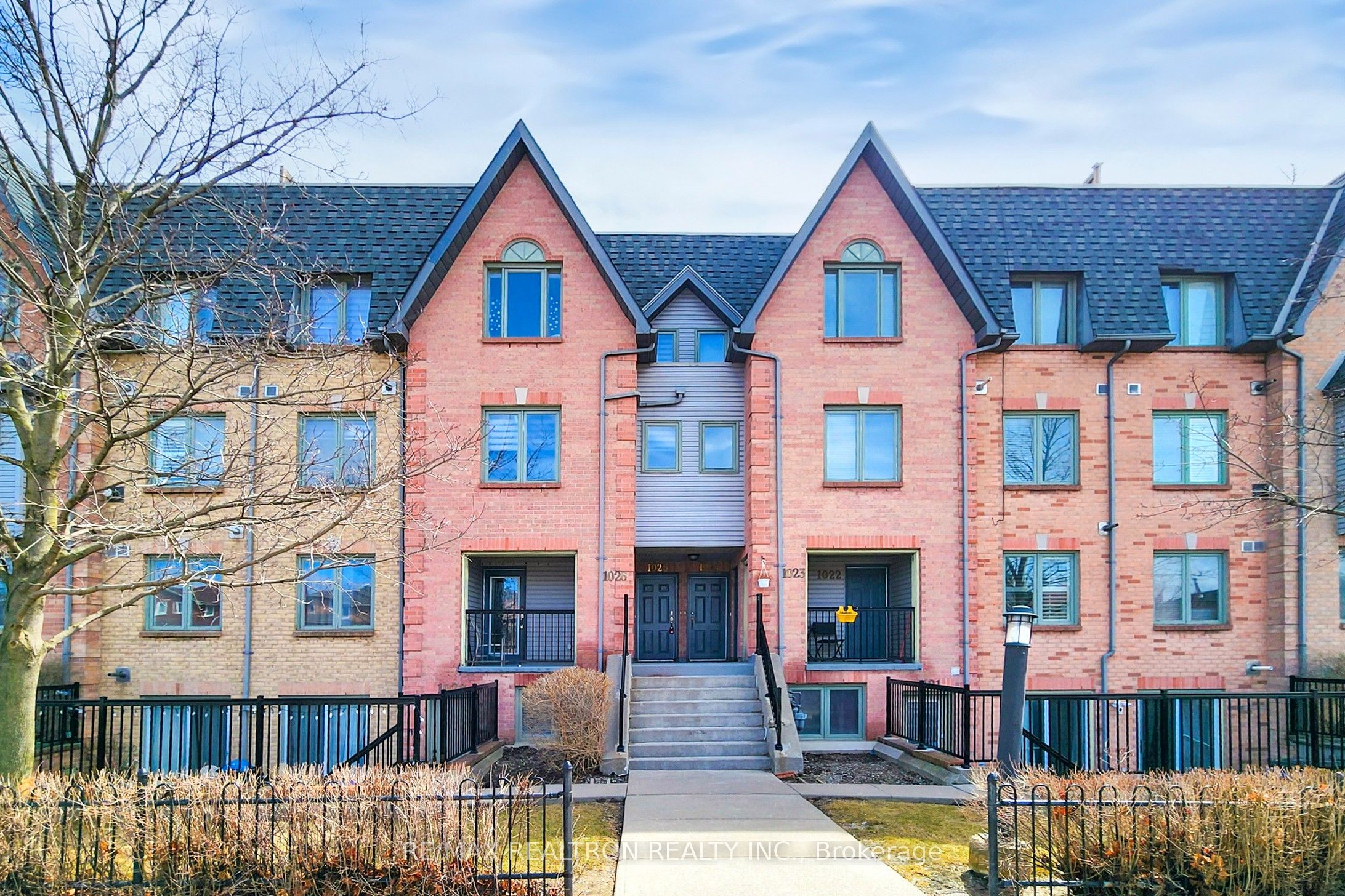 #1025 - 75 Weldrick Road, Richmond Hill, ON L4C 0H9