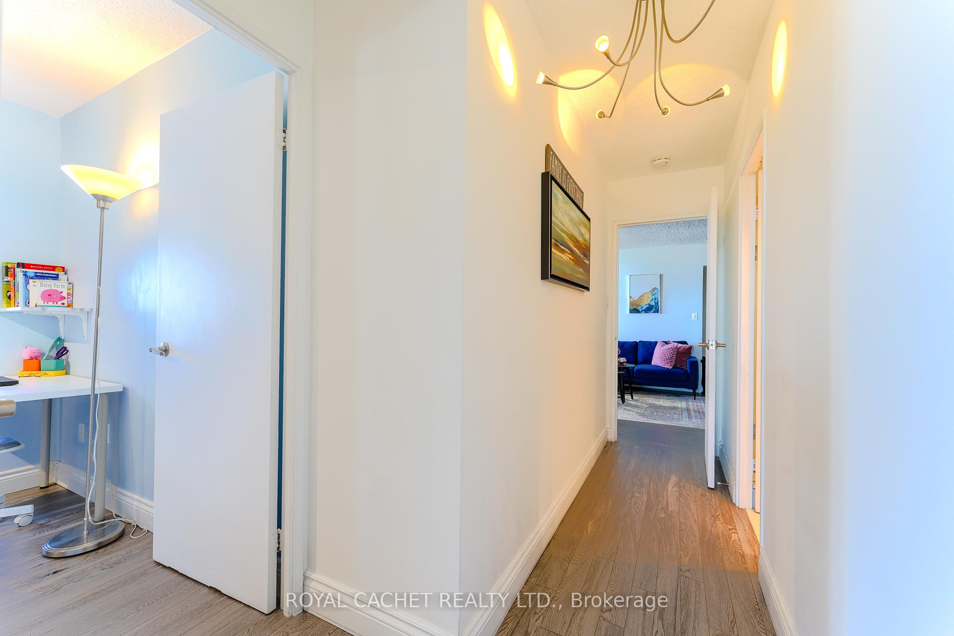 3 Bedrooms Condo at 75 Graydon Hall, Toronto For sale