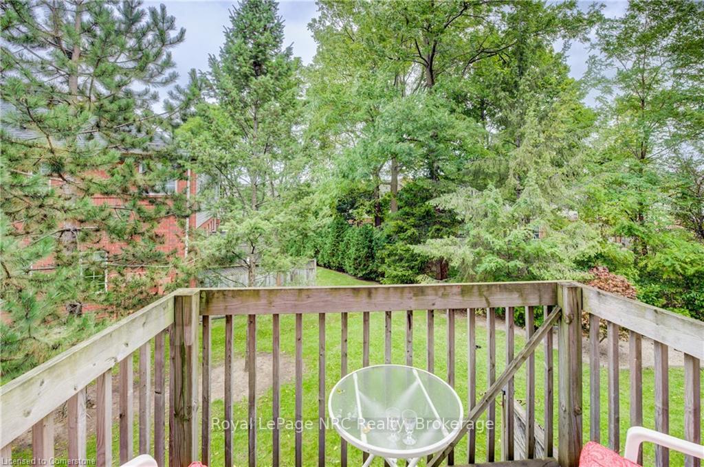 3 Bedrooms Condo at 120 Beddoe, Hamilton For sale