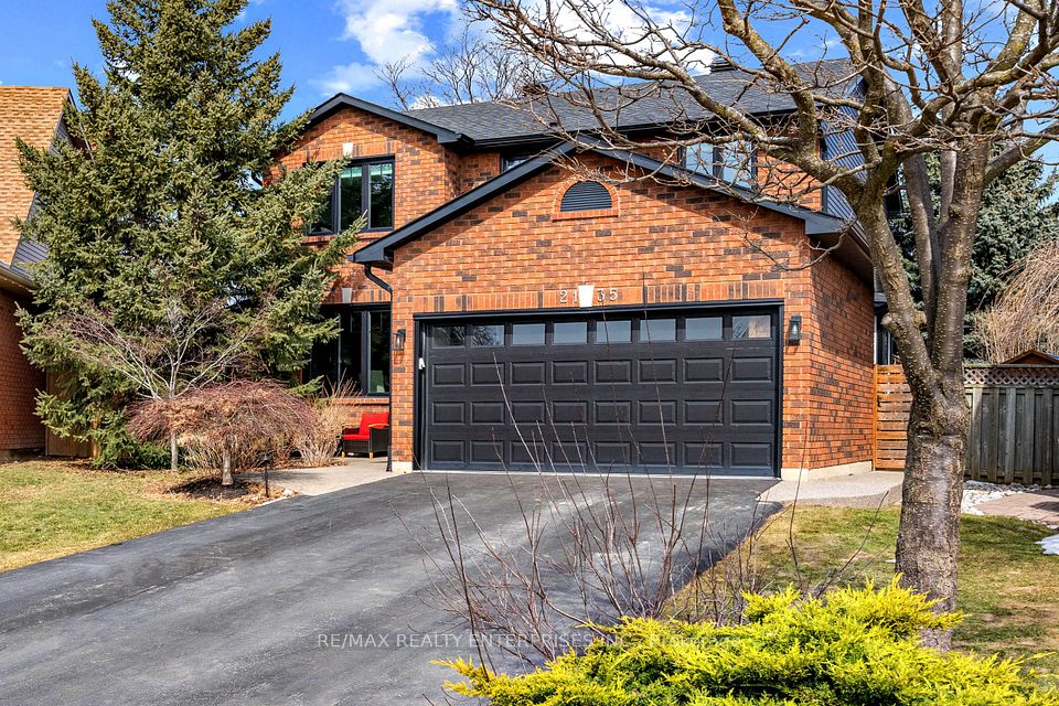 2135 Chrisdon Road, Burlington, ON L7M 3S4