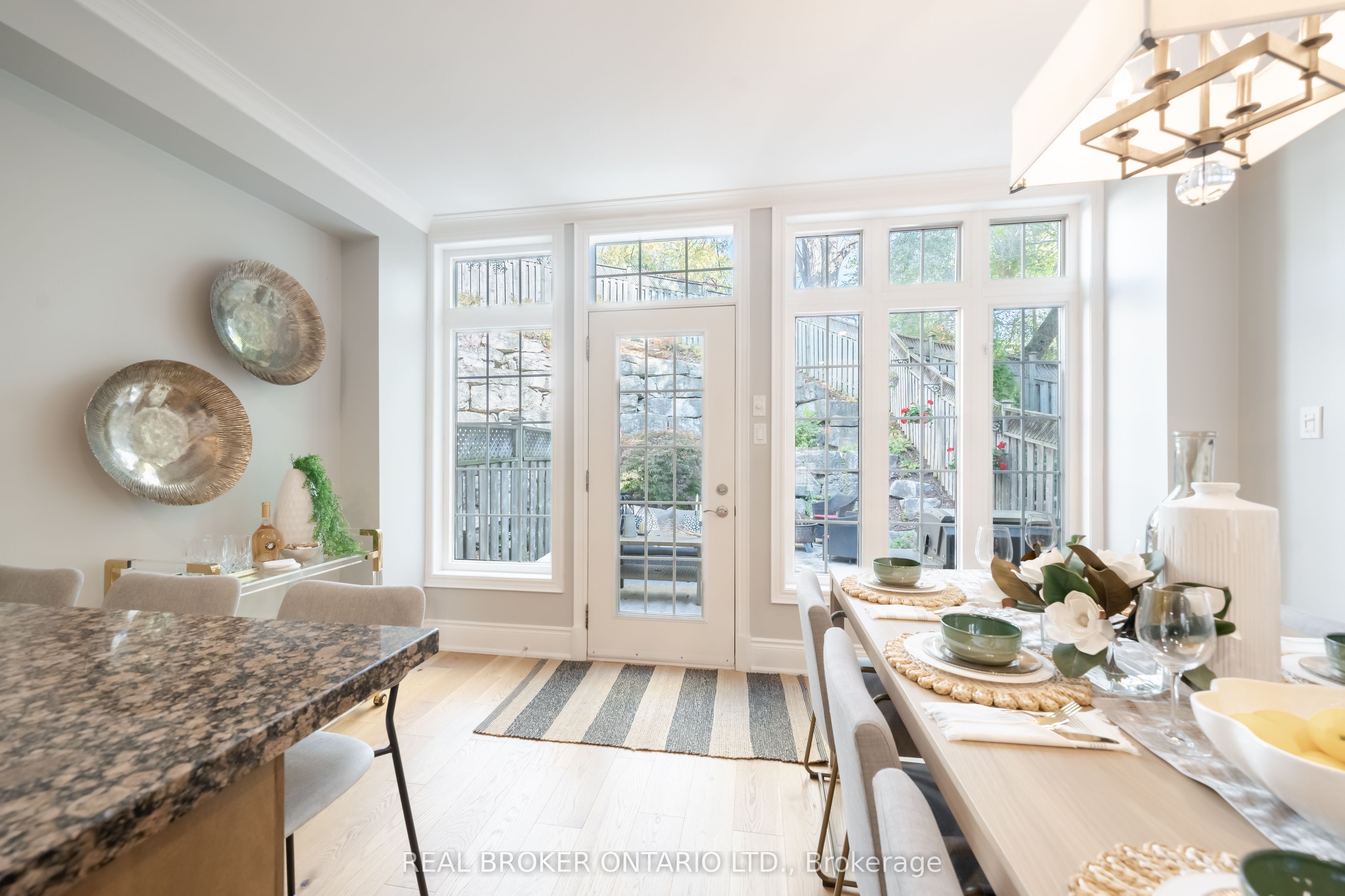 28 Corinth Gardens, Toronto, ON M4P 2N5