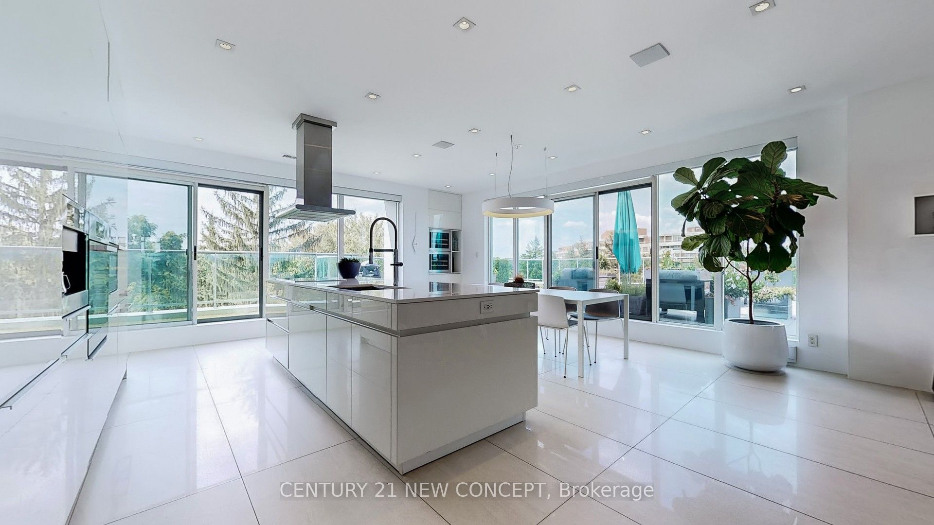 1 Watergarden Way N, #501