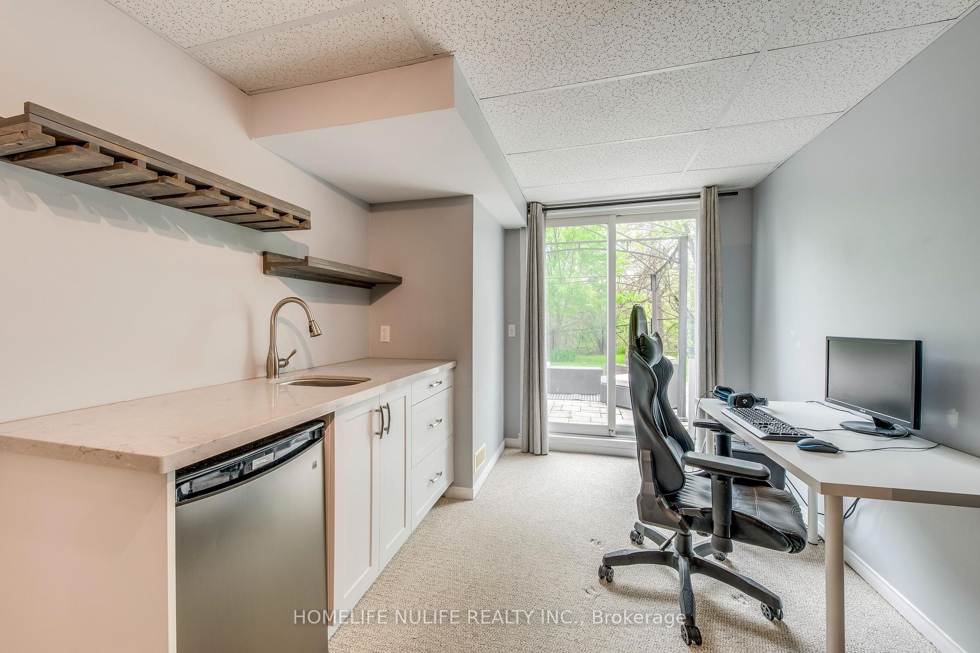 3 Bedrooms Condo at 7284 Bellshire, Mississauga For sale