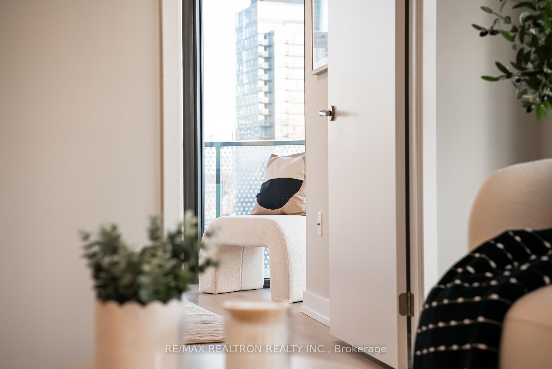 3 Bedrooms Condo at 11 Wellesley, Toronto For sale