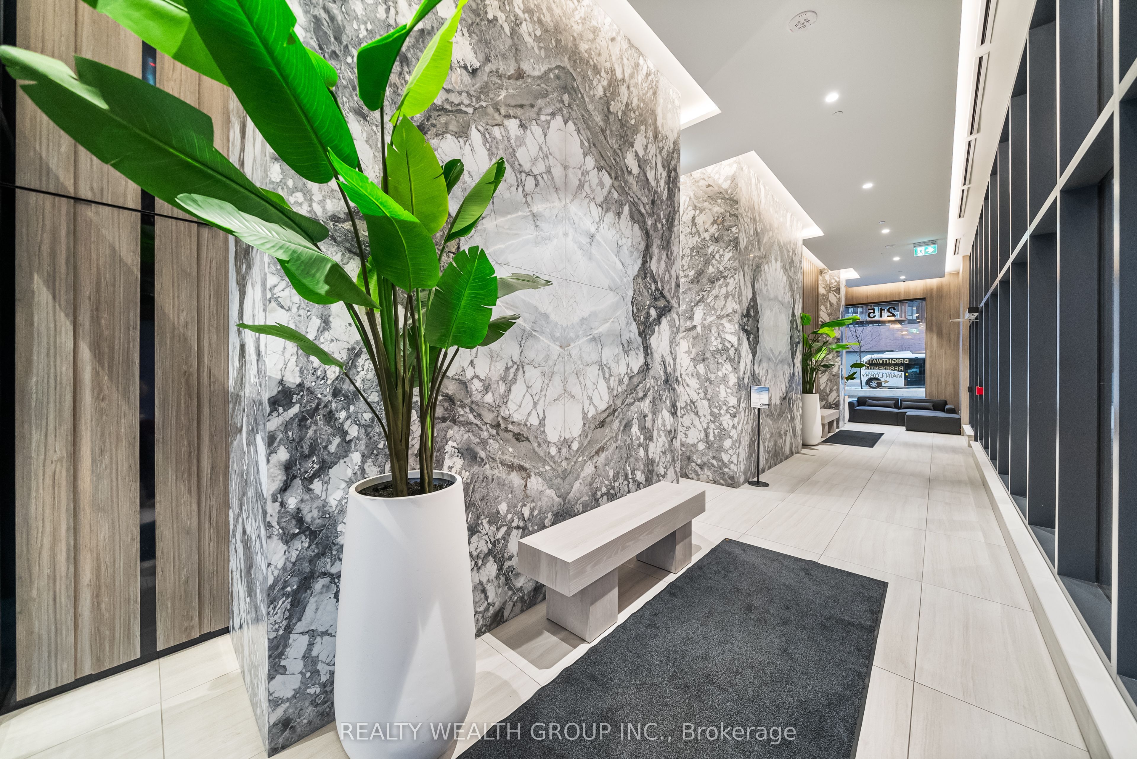 215 LAKESHORE Road W, #208
