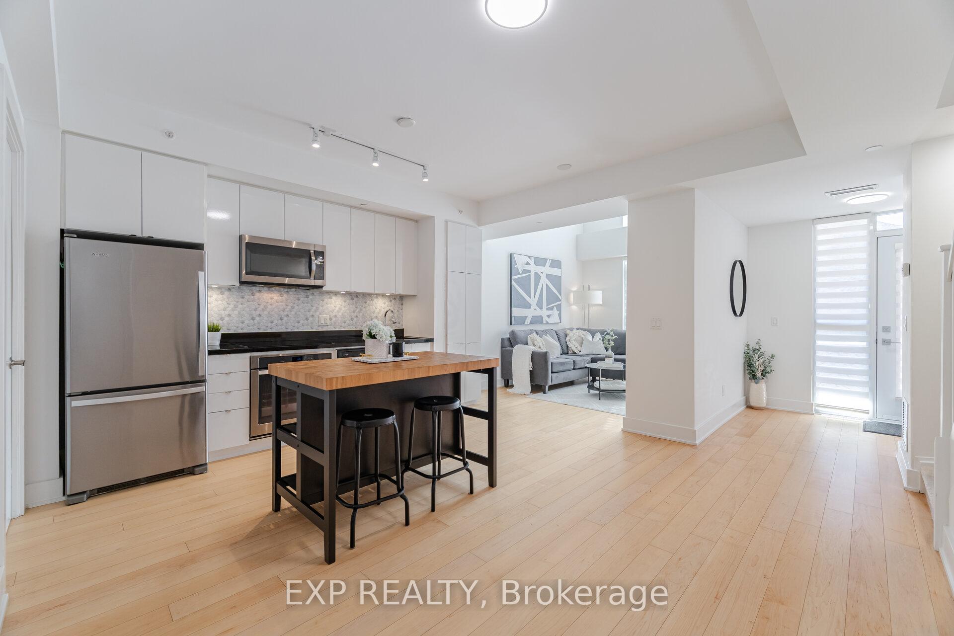 2 Bedrooms Condo at 5260 Dundas, Burlington For sale