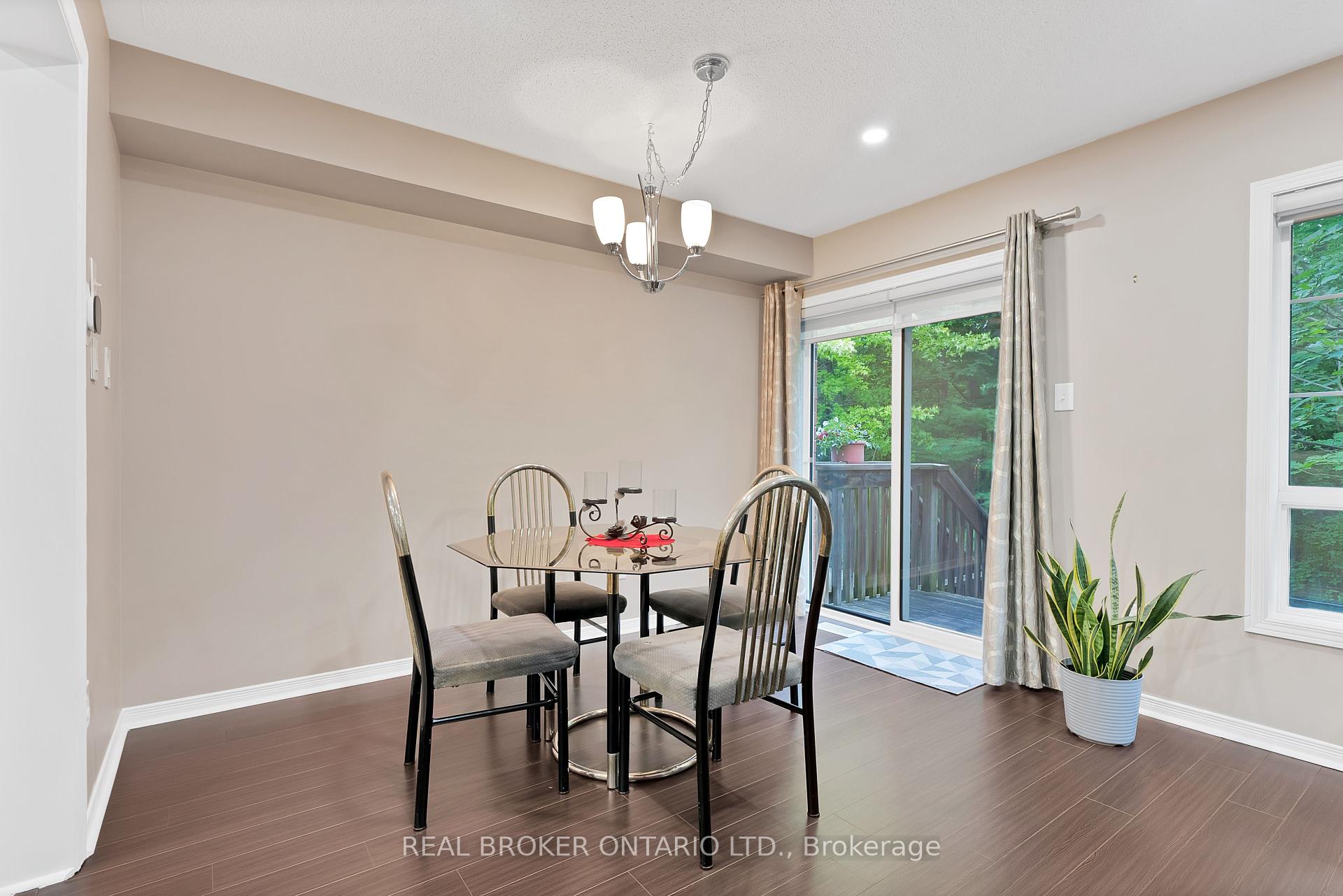 3 Bedrooms Condo at 7360 Zinnia, Mississauga For sale