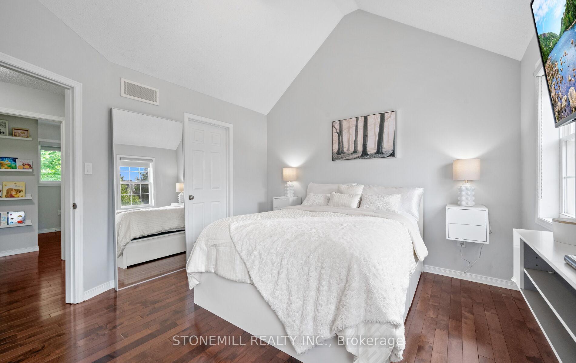 2 Bedrooms Condo at 4200 Kilmer, Burlington For sale