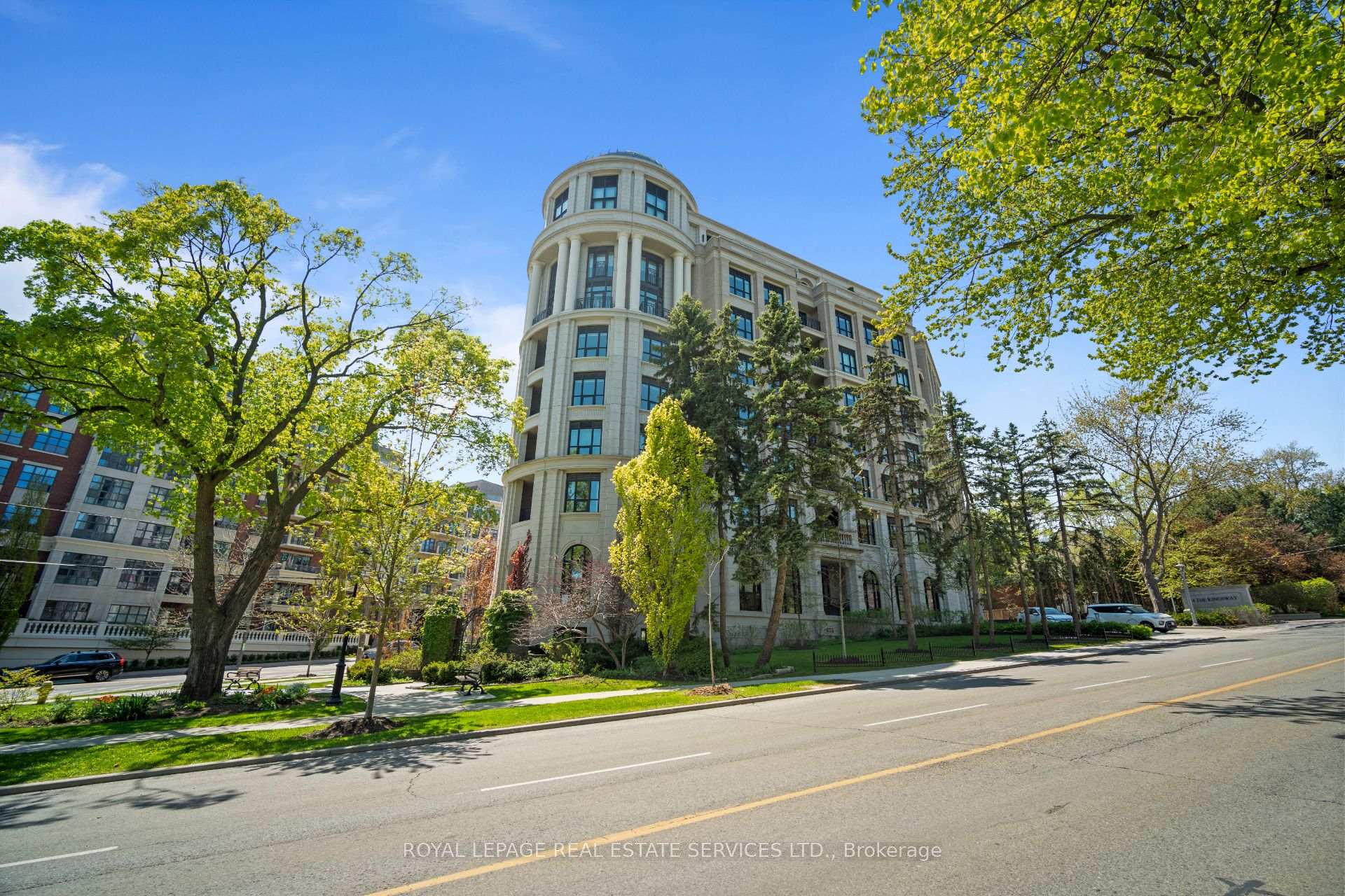 2 Bedrooms Condo at 4 The Kingsway, Toronto For sale
