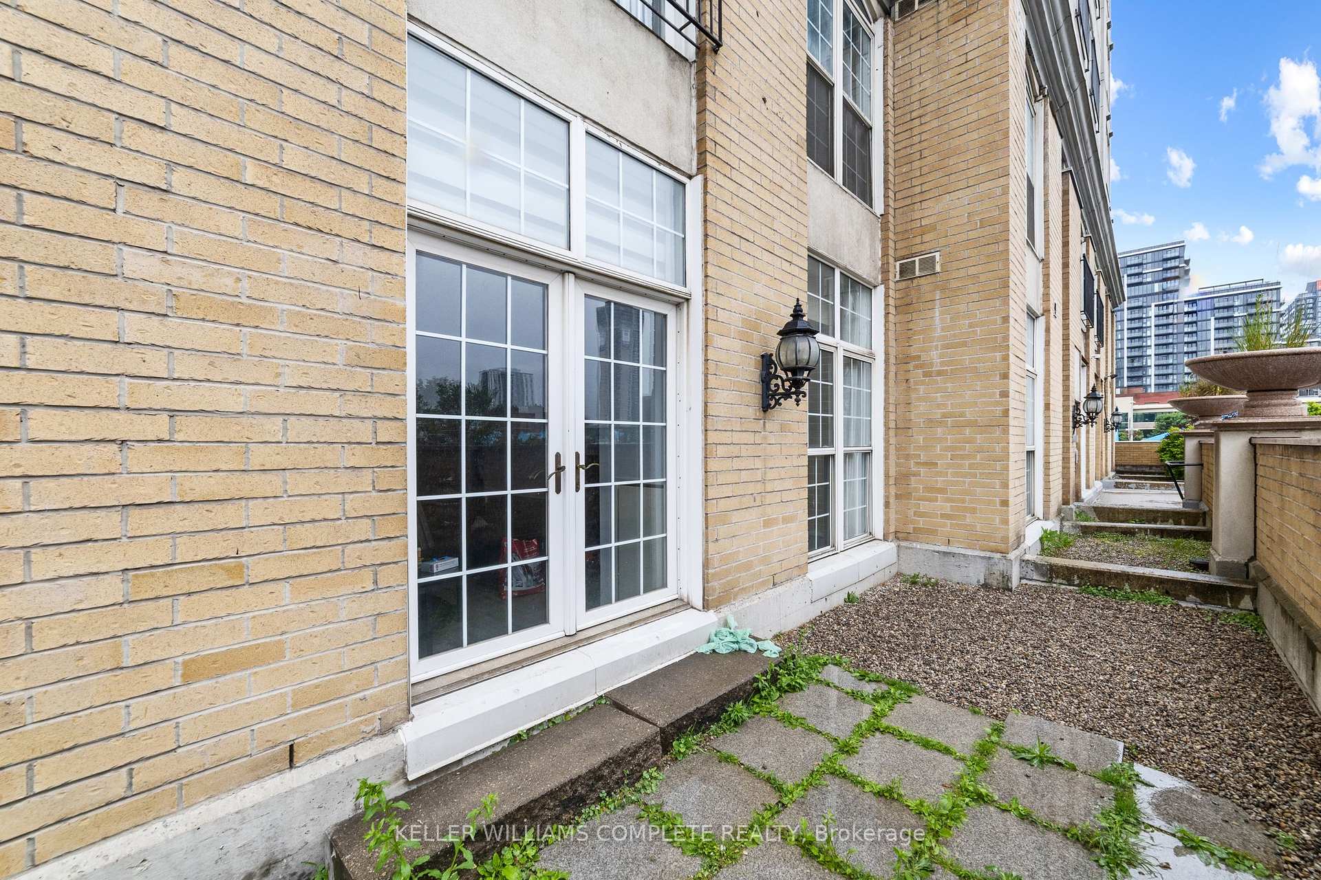 2 Bedrooms Condo at 135 James, Hamilton For sale
