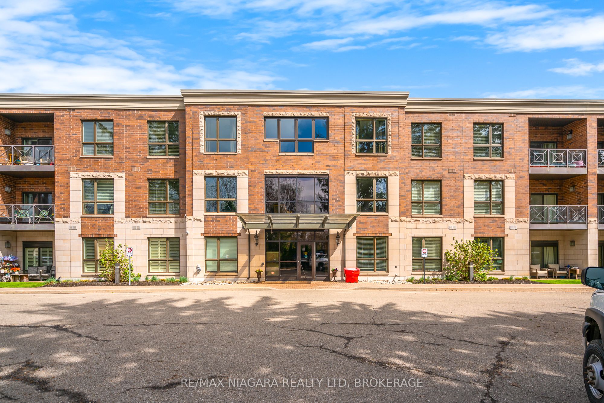 #206 - 2799 St. Paul Avenue, Niagara Falls, ON L2J 2L3