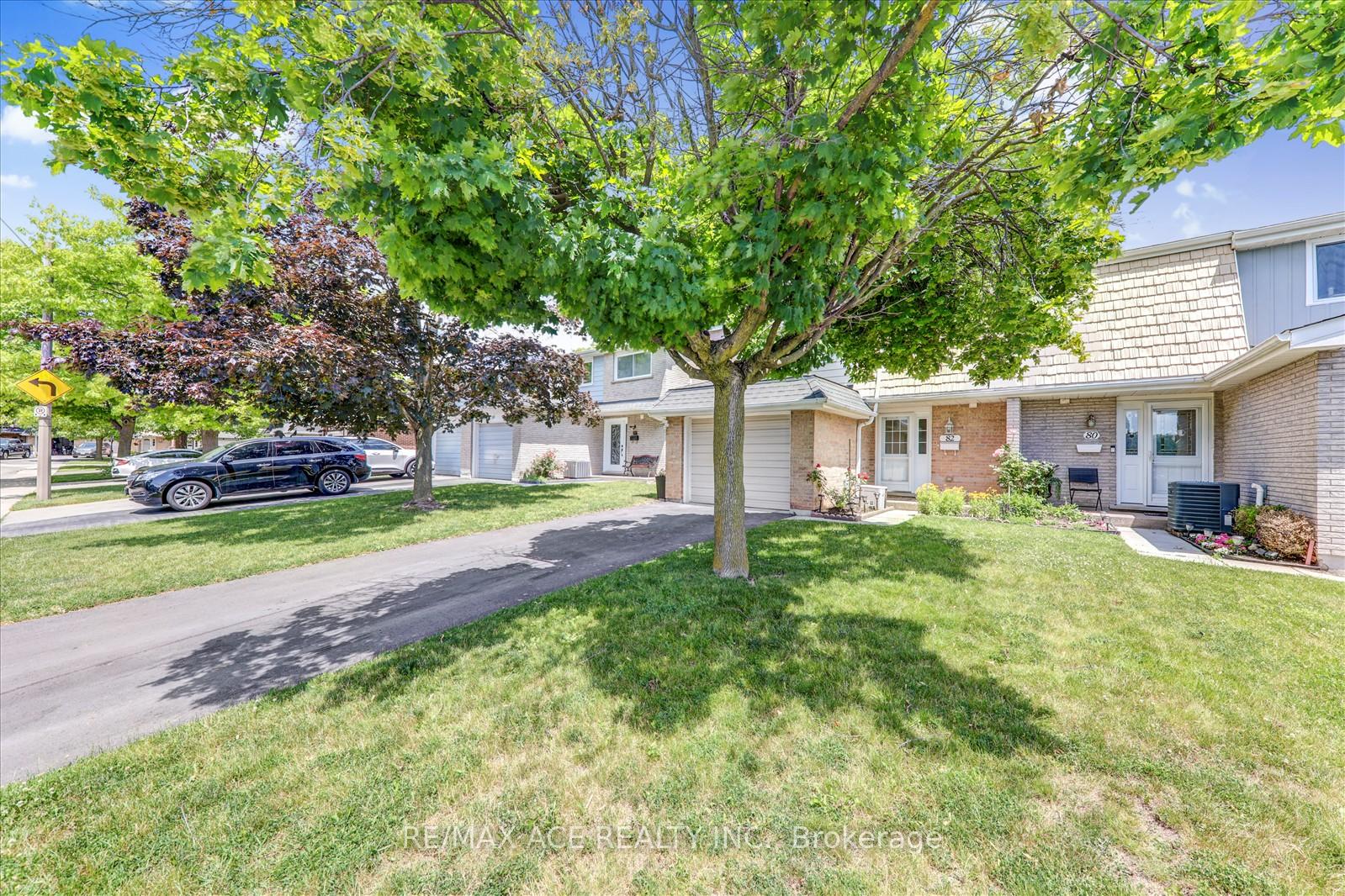3 Bedrooms Condo at 82 St. Andrews, Hamilton For sale