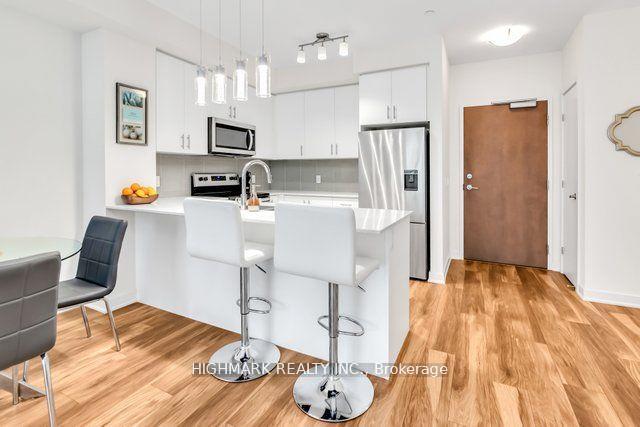 2 Bedrooms Condo at 320 Plains, Burlington For sale