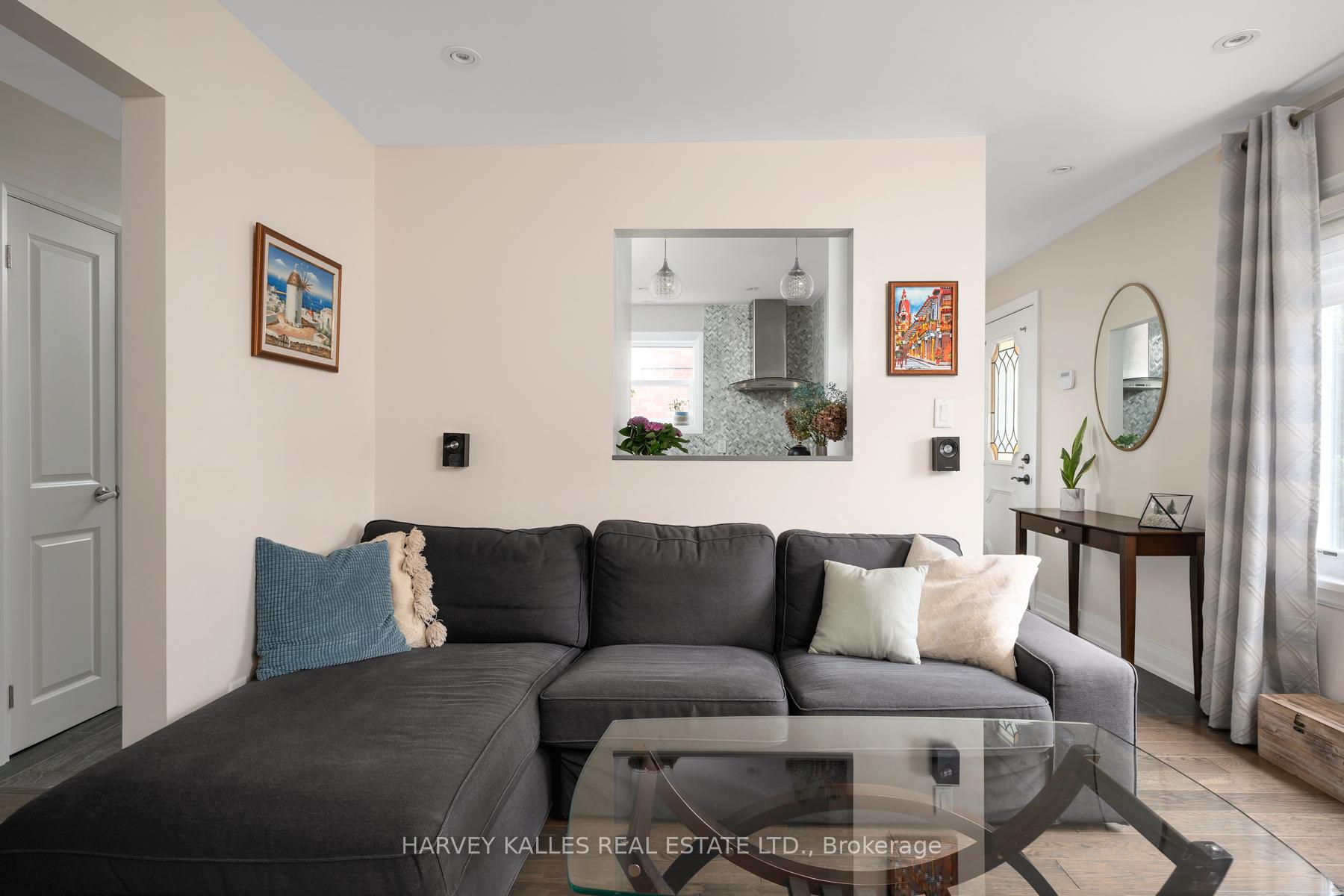 89 Charleswood Drive