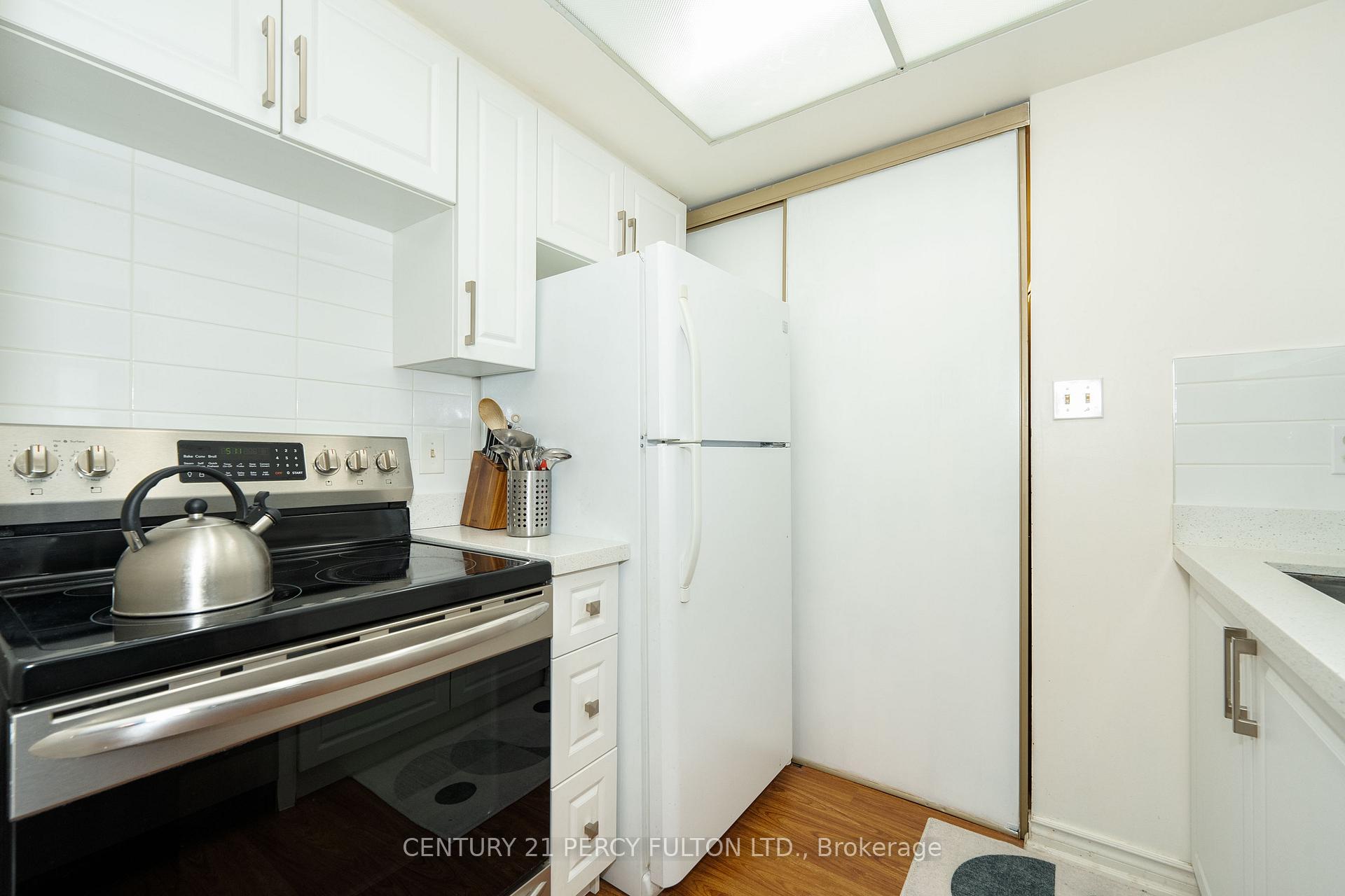 2 Bedrooms Condo at 3 Greystone Walk, Toronto For sale